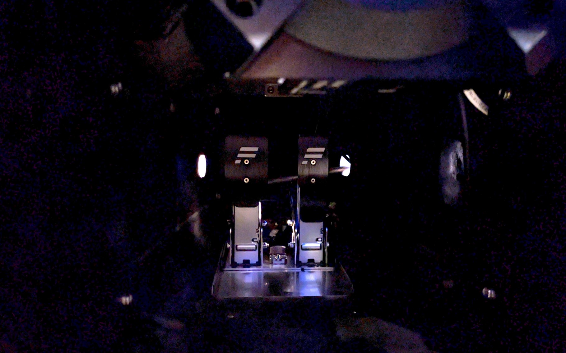 ハンドルとペダルユニットは、基本的にはFANATEC製だが変更対応も可能とのこと（別途費用が発生する場合あり）