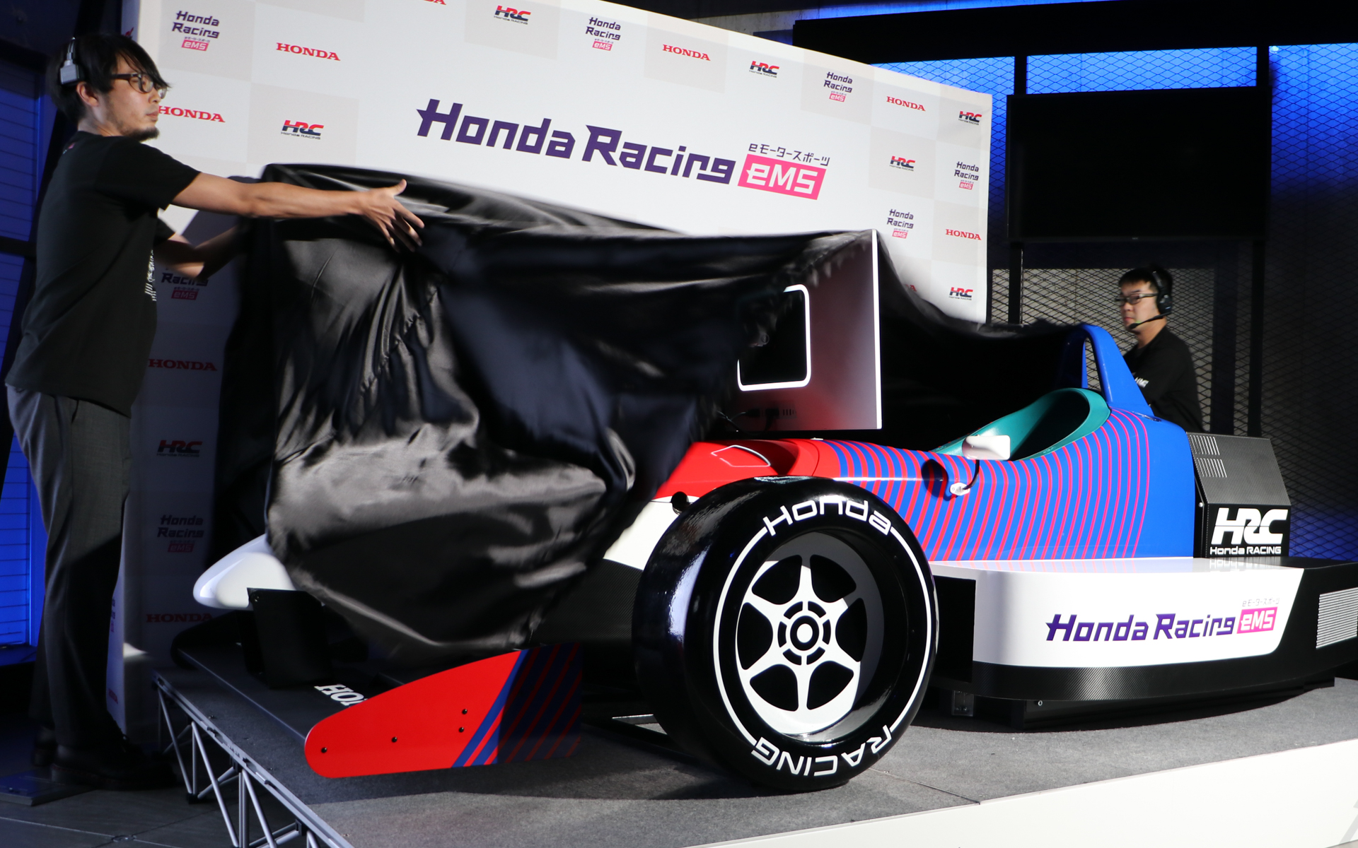 オリジナルレーシングシミュレータ「Honda eMS SIM-01」アンベールの瞬間
