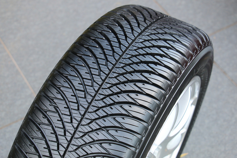 大型ブロックを配して操縦安定性を高める「大型ショルダーブロック」も導入した