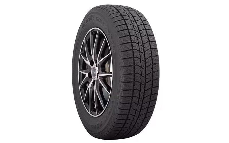 トレッドパターンでは接地圧を分散して密着性を高める「ヘリンボーンサイプ」、接地圧分散とブロックの倒れ込み抑制で路面との密着性を高める「アッセンブルブロック」を新開発