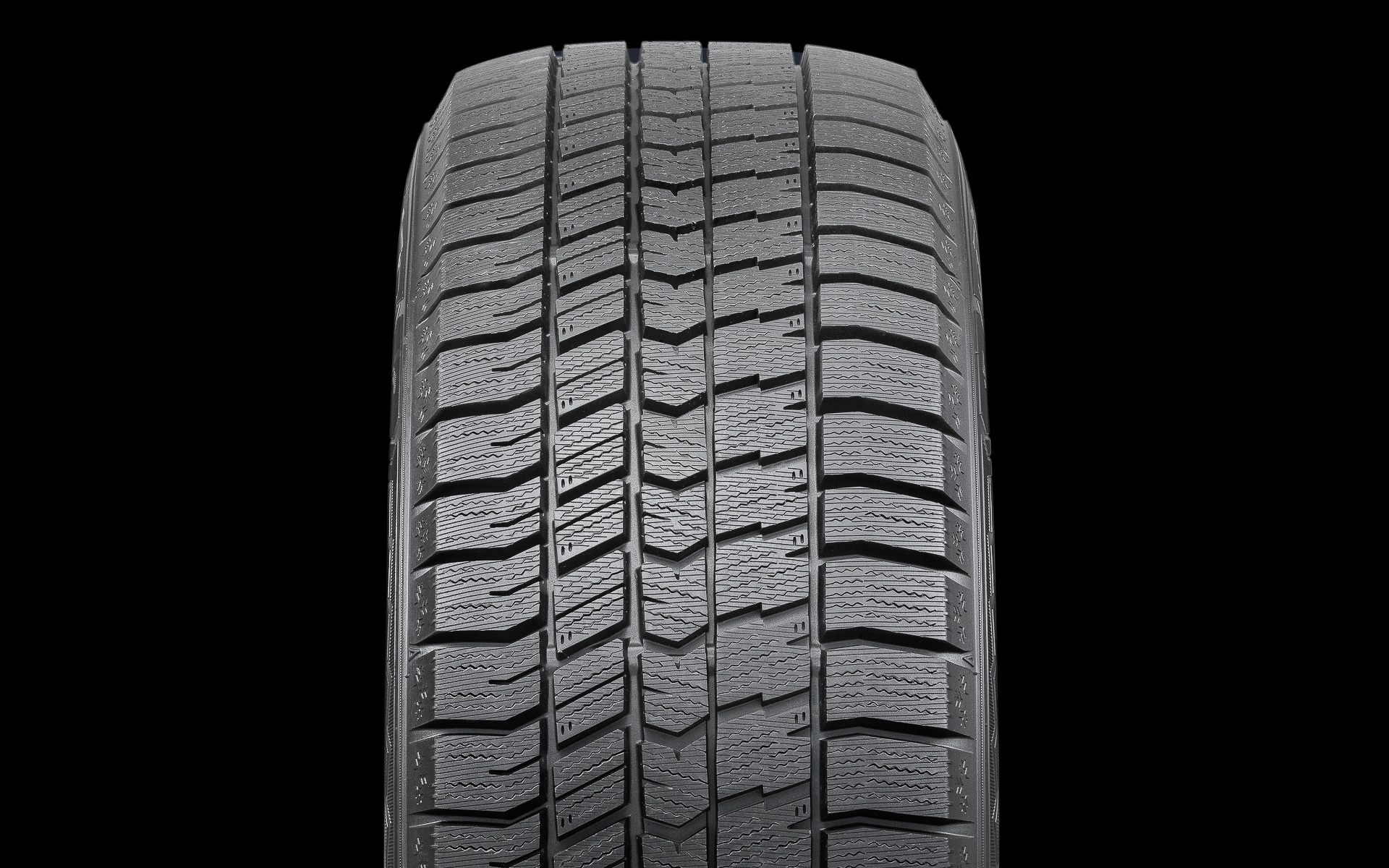 トレッドパターンは左右非対称の「アシンメトリックNAVIパターン」