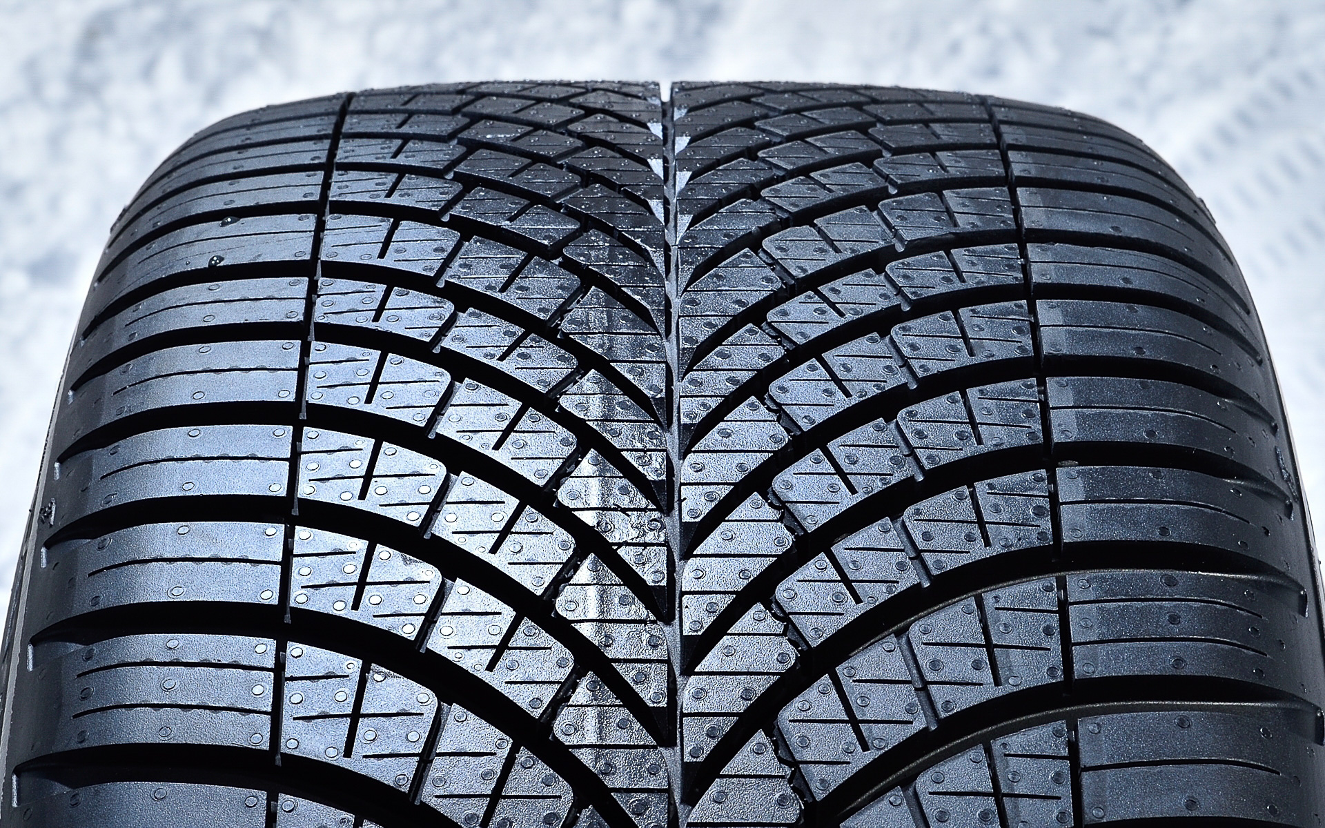 「新Vシェイプドトレッド」がノイズを低減