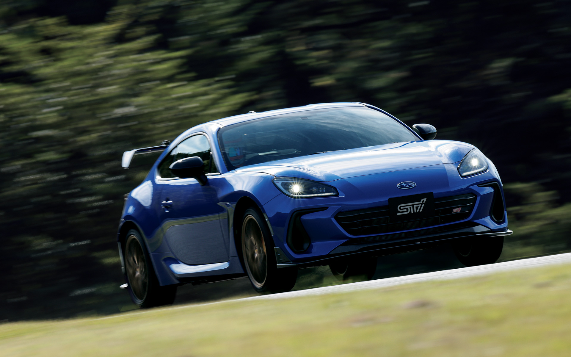 SUBARU BRZ STI Sport TYPE RA with Rear Spoiler 走行イメージ