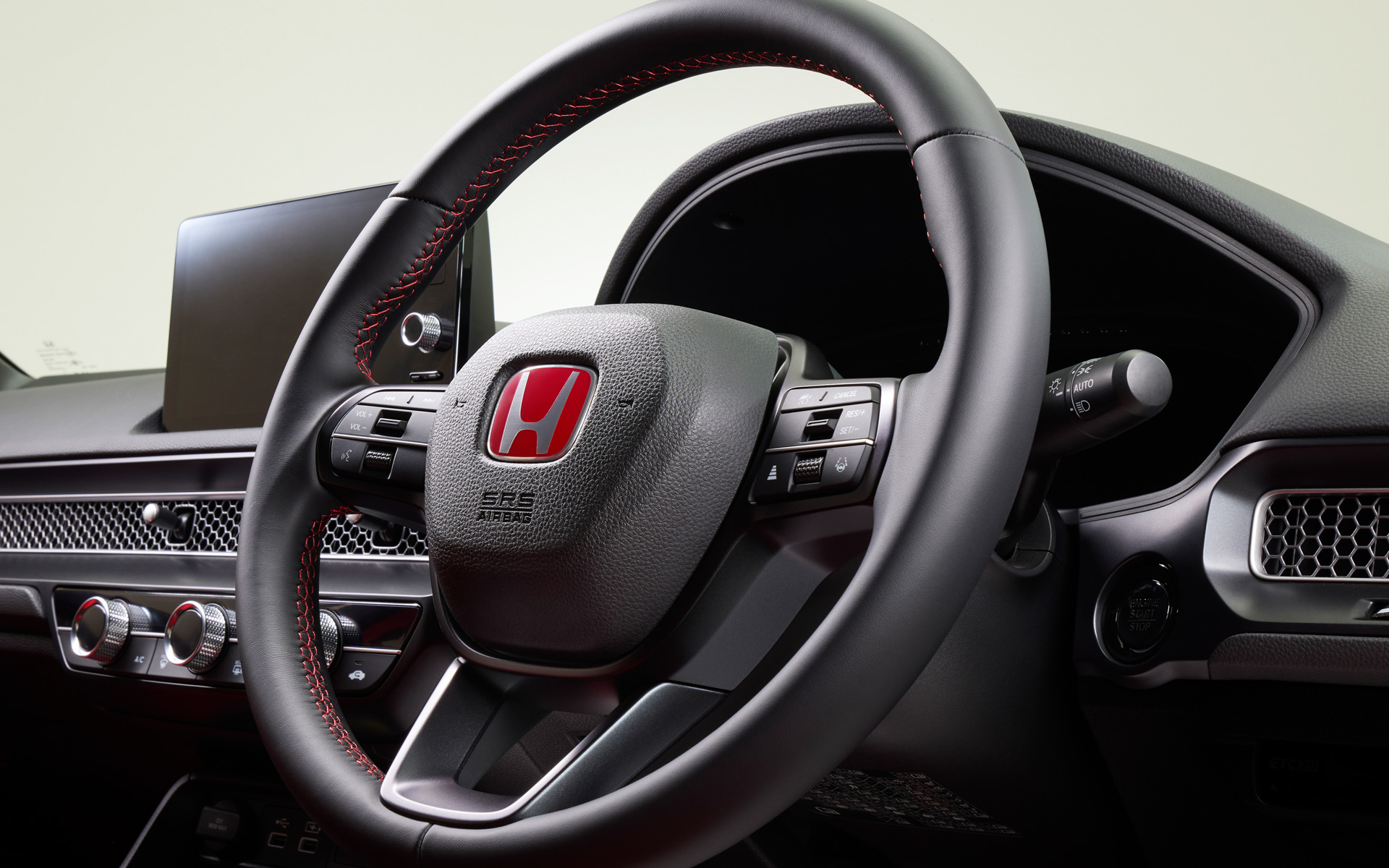 ステアリングホイール（本革製）装着イメージ