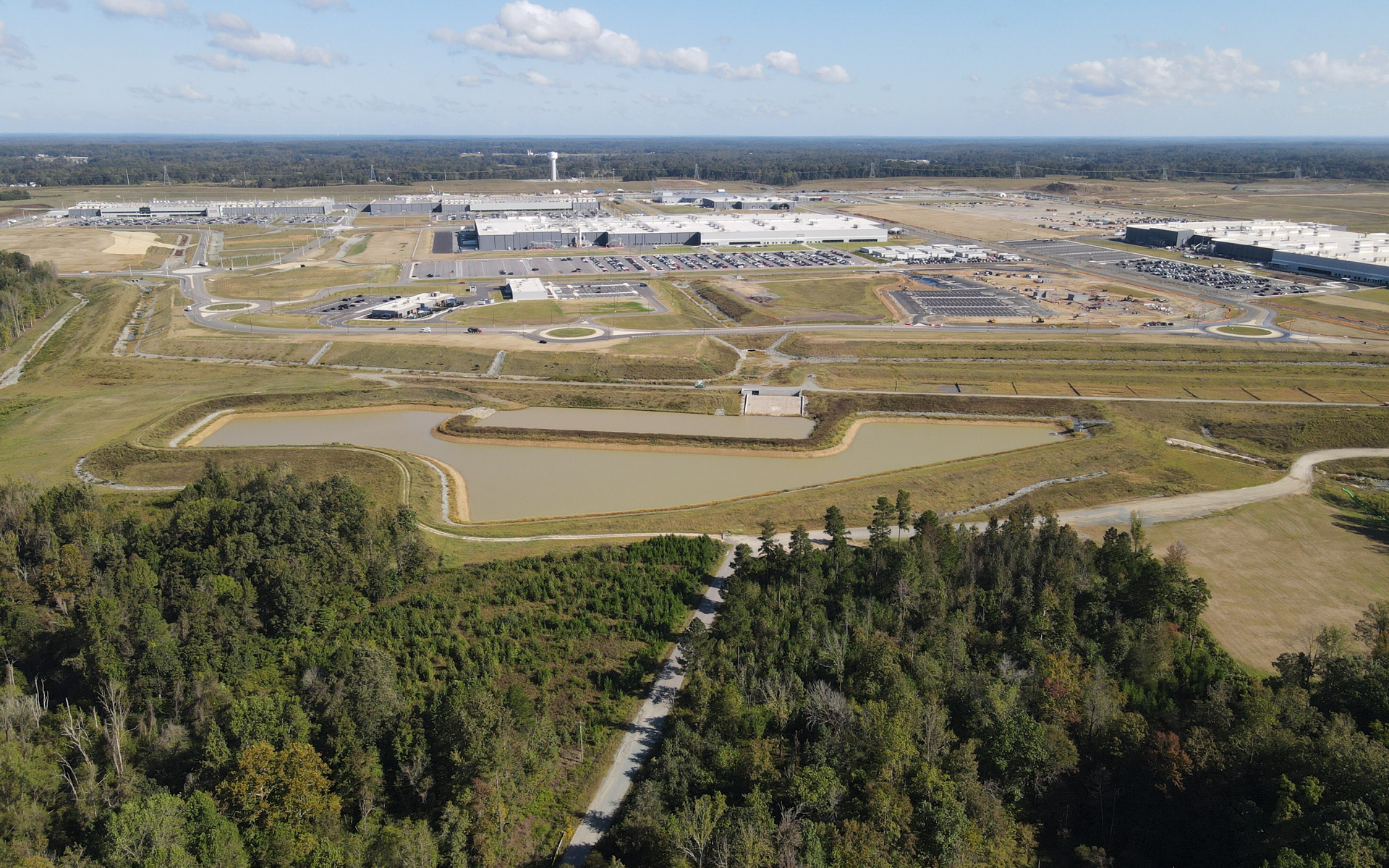 ノースカロライナ州に新設した工場でバッテリ生産を開始