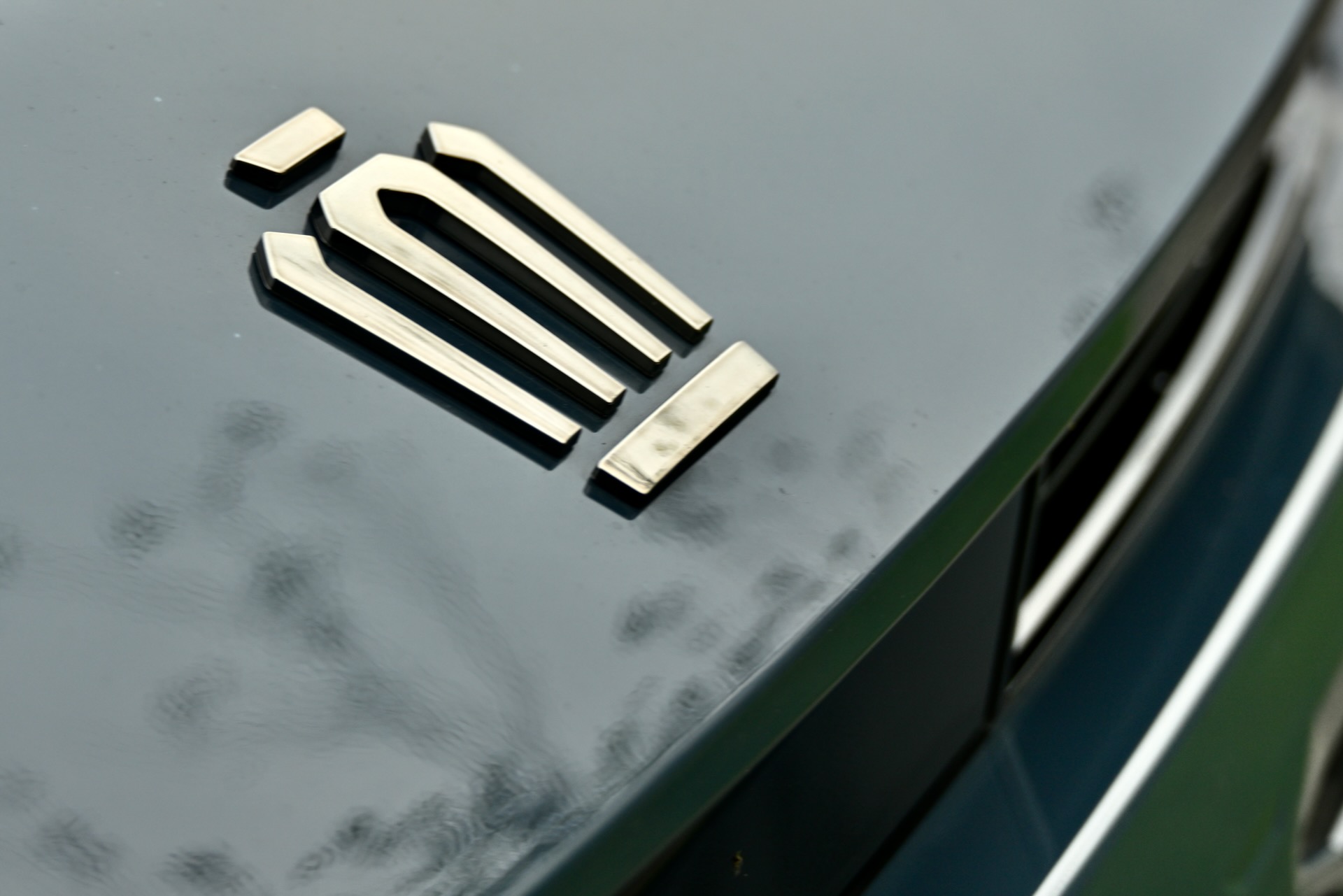 クラウンのエンブレムは不変