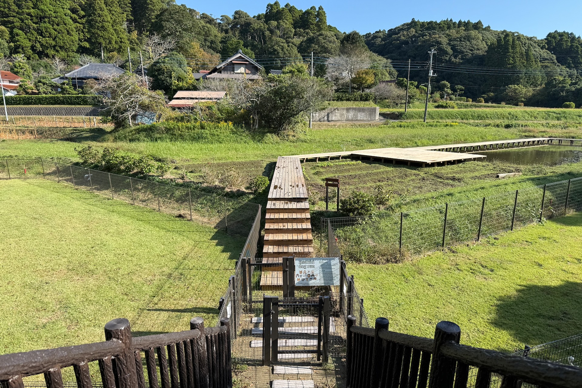 ホテル「五氣里-itsukiri-」には、グランピングのドームやドッグランも併設されている