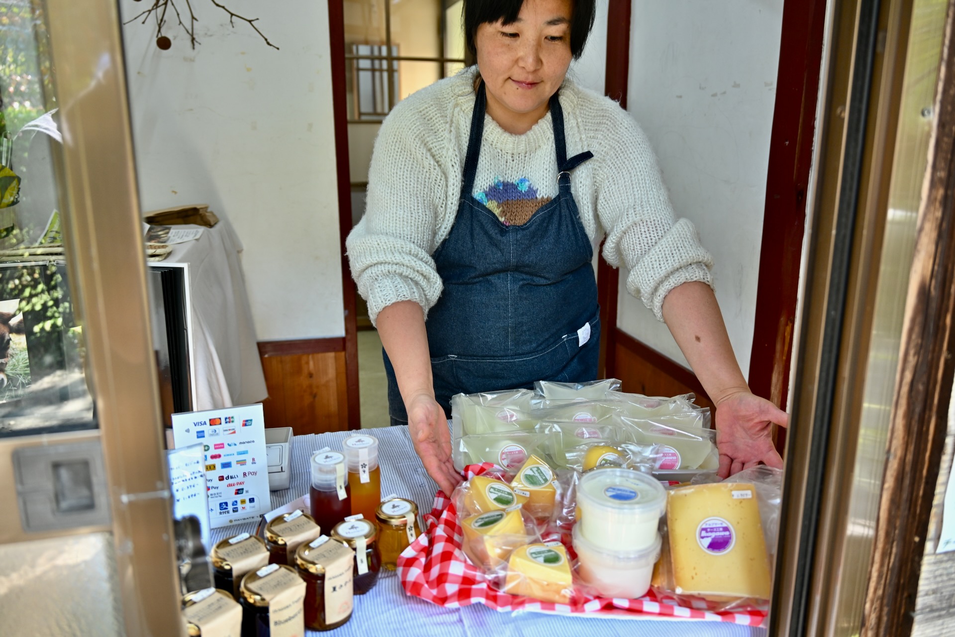 夕食に出たチーズがあまりにもおいしかったので、いすみ市内のチーズ工房「イカガワ」を訪問し、お土産をしこたま購入した