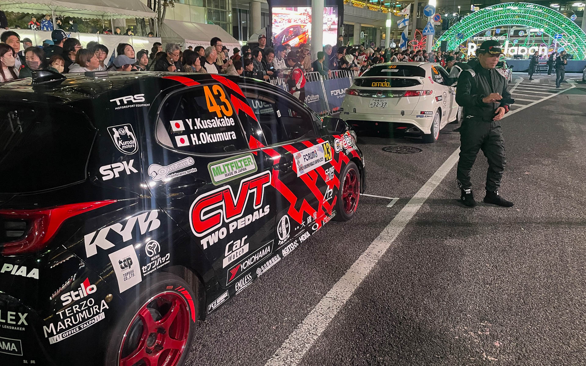 ラリーショーでは、豊田市内の目抜き通りを封鎖したステージにSS1を終了したラリー車が集まる。ラリー1は各チームがインタビューを受け大盛り上がり。いいイベントでした