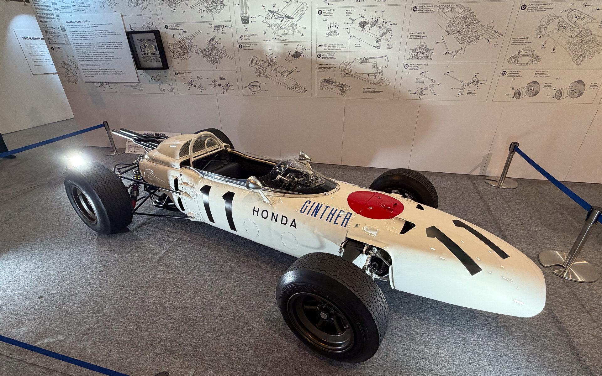 タミヤフェアで驚かされたのがホンダF1初優勝車のRA272、しかも11号車が展示されていたこと。11号車のRA272はF1メキシコGPで角田裕毅選手がドライブしたばかり。確認すると、まさにそのクルマで、もてぎで一度整備されてホンダから貸し出されているとのこと。田宮会長に対するホンダの気持ちが現われている部分かもしれない