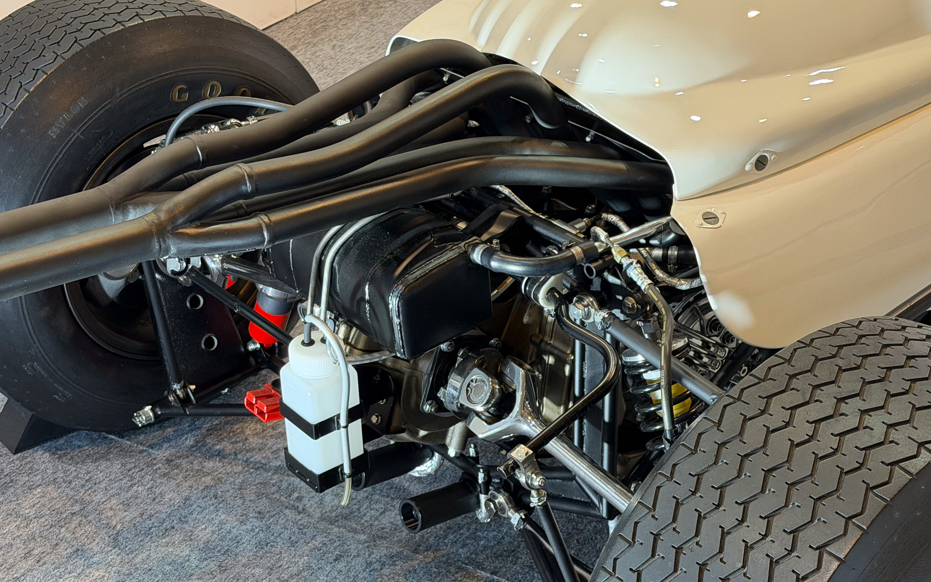 「時計のように精密な……」と評されたRA272のエンジン部。1.5リッターで横置きV型12気筒エンジンの「RA272E」は、230馬力以上/1万2000rpmを発生する。このホンダミュージックとも呼ばれた音をタミヤフェアでは聞くことができる