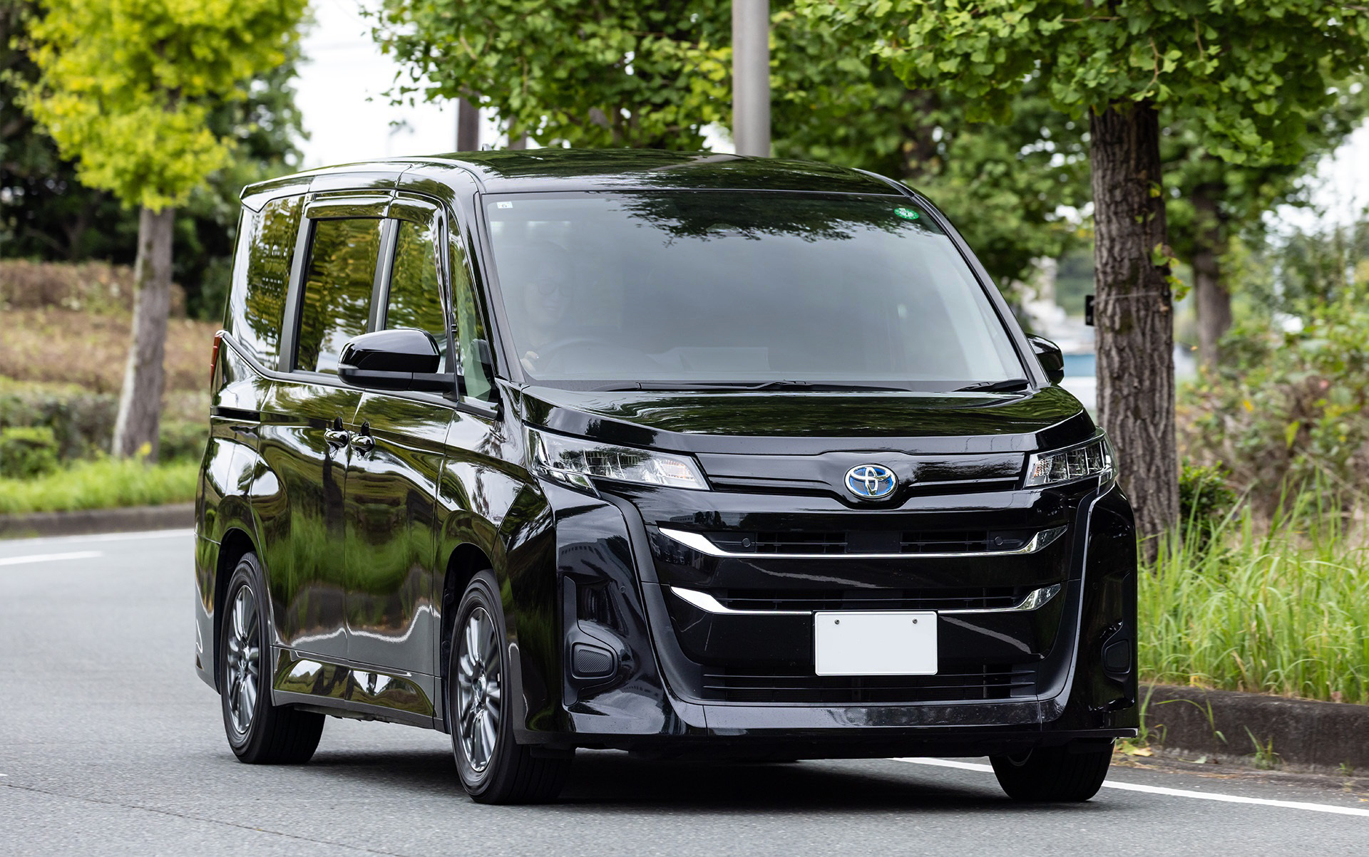 1年に数回、履くかもしれないという使用頻度でも、スタッドレスタイヤは経年劣化により4～5年で買い替えが必要になる。そう考えたらレンタルという選択肢もありではないだろうか