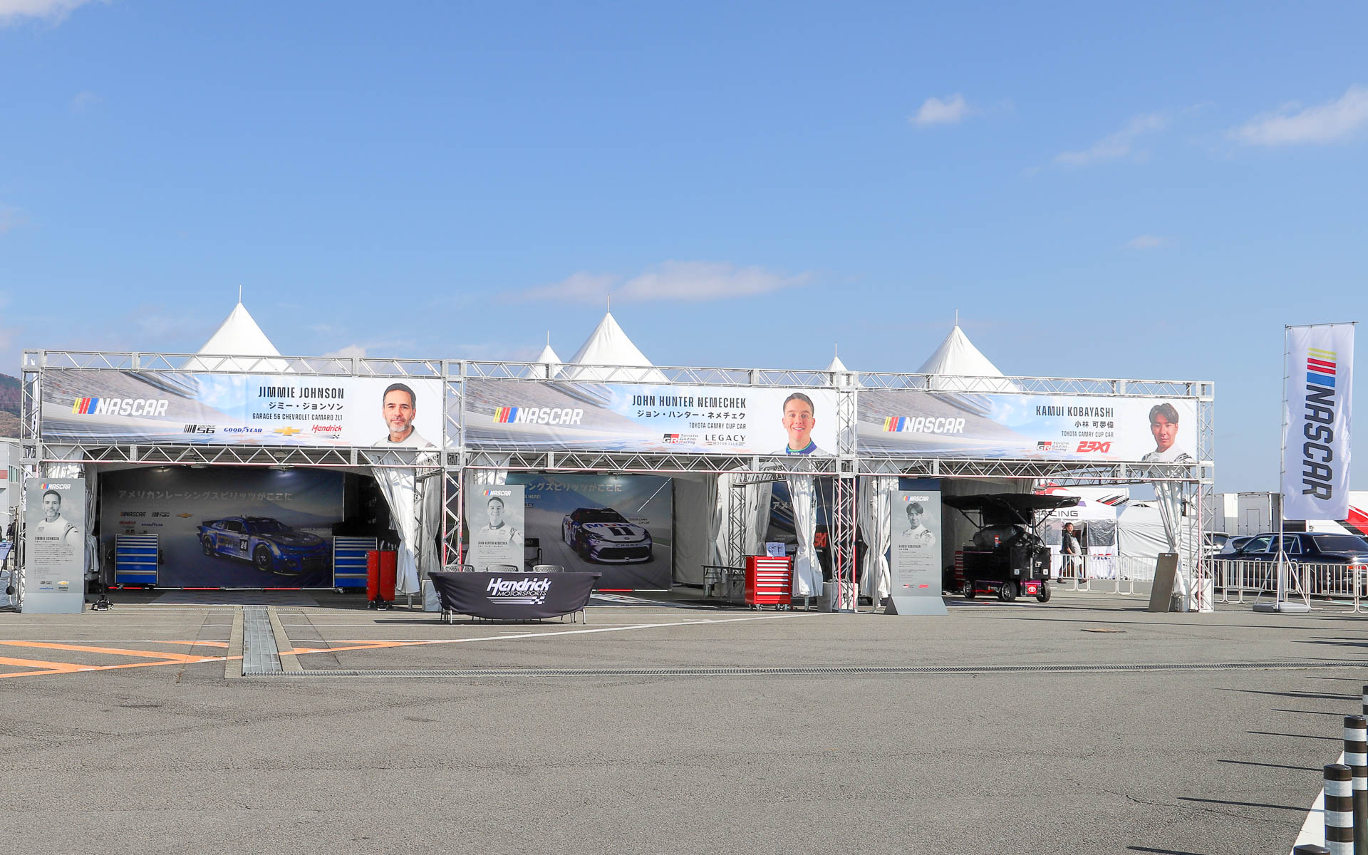 AパドックのNASCARガレージ