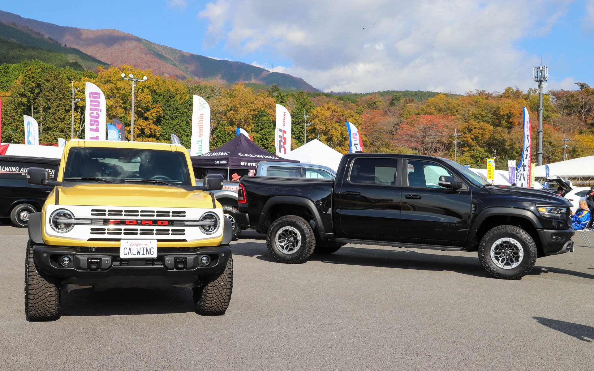 アメリカンなクルマが展示される