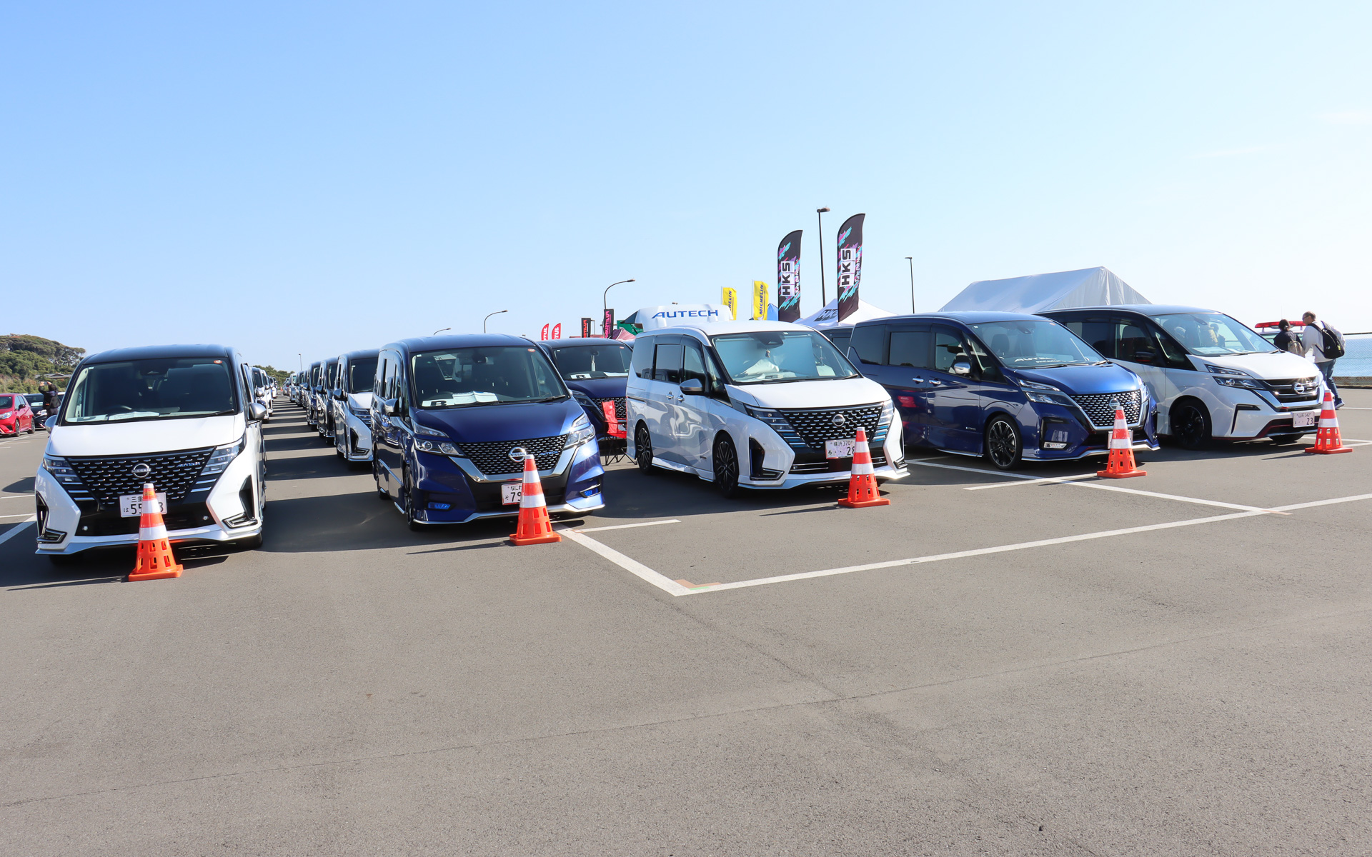 オーナーごとのこだわりでカスタマイズされたNMC車がジャンル別に並び、ちょっとした変更点も見比べることで分かりやすくなっている