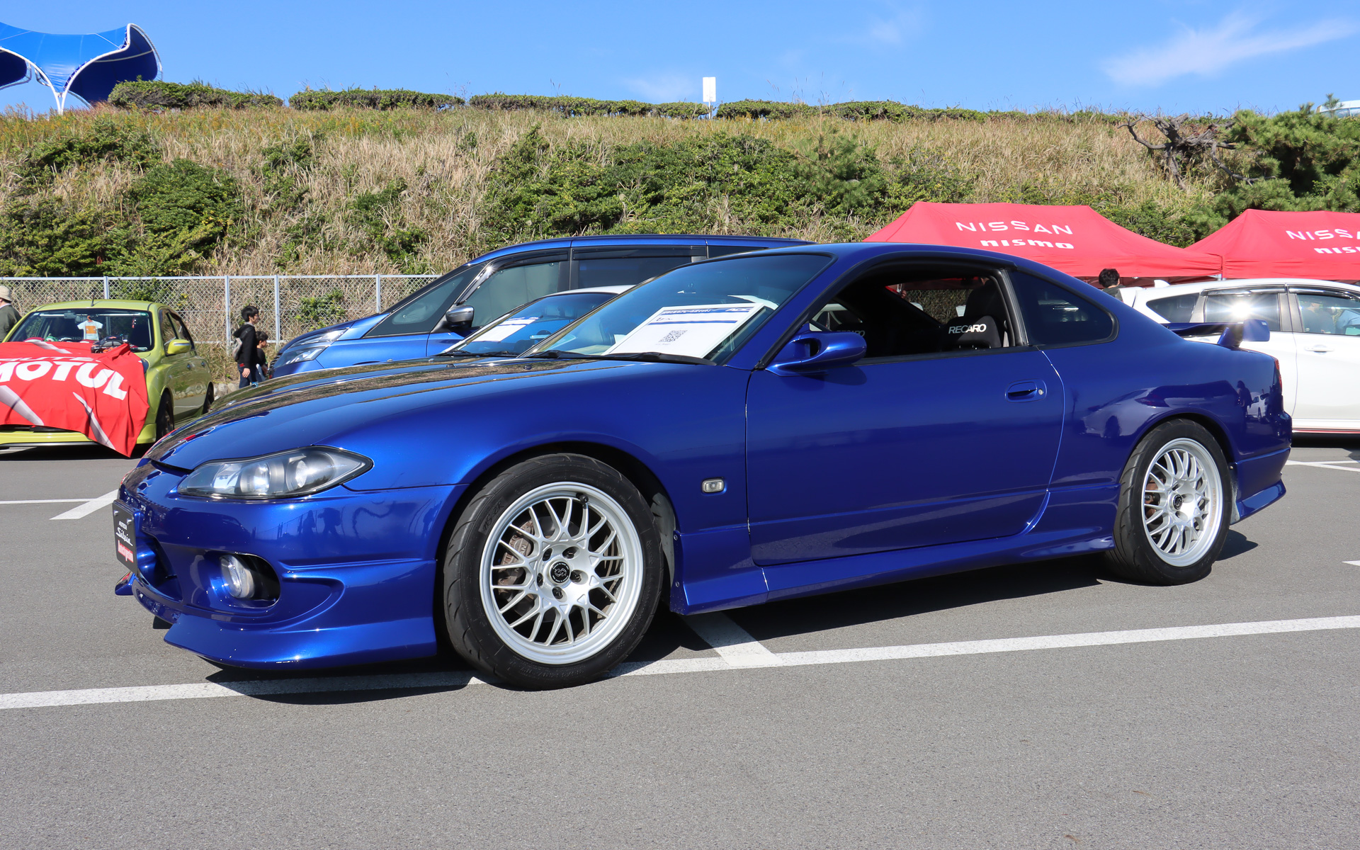 オーナーごとのこだわりでカスタマイズされたNMC車がジャンル別に並び、ちょっとした変更点も見比べることで分かりやすくなっている