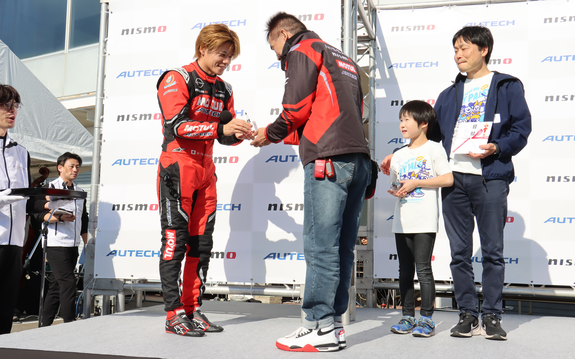 「遠来賞（南西方面）」の受賞者は、佐賀県武雄市からオーラ NISMOで来場した「Kutoneko E52」さん