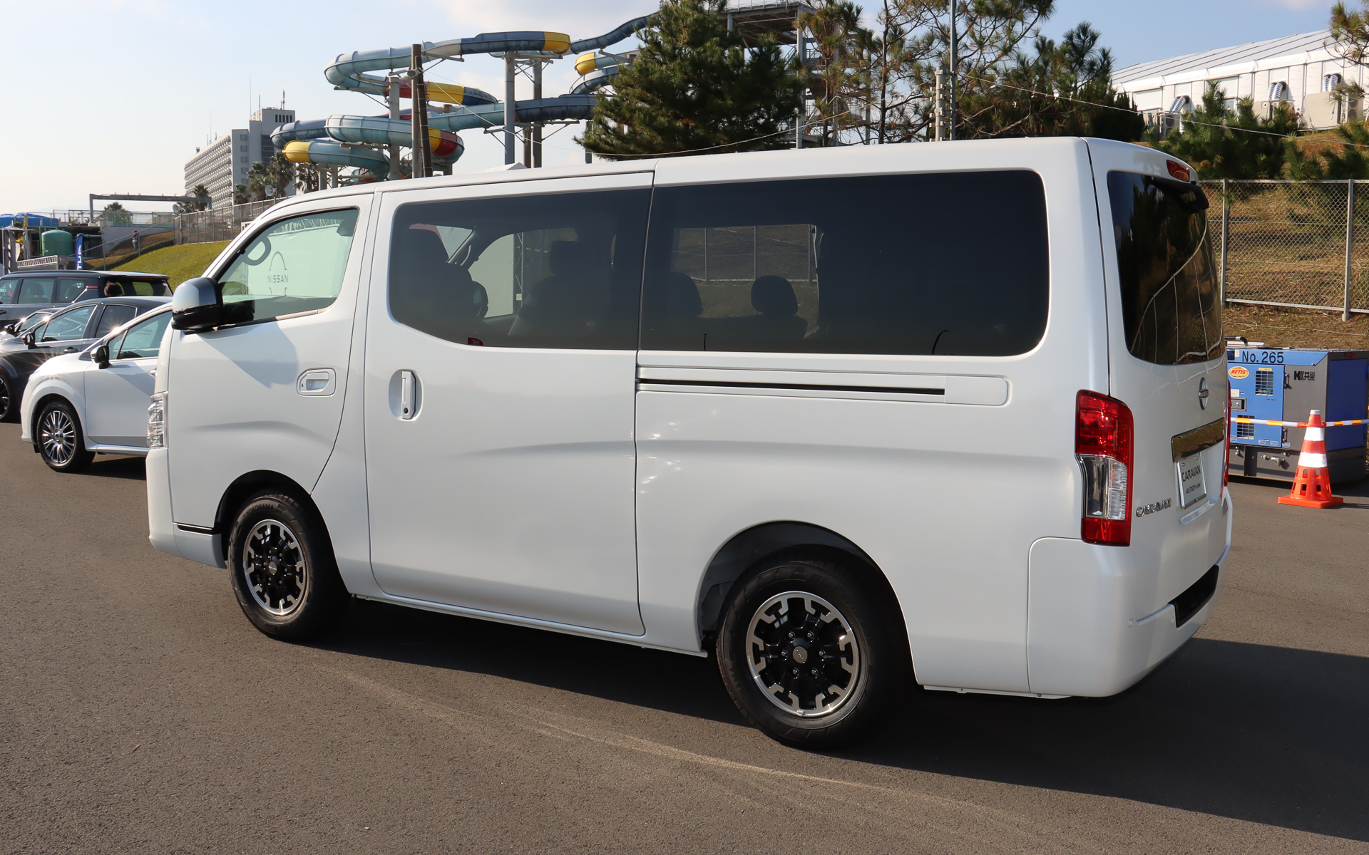 「キャラバン AUTECH LINE PLUS」