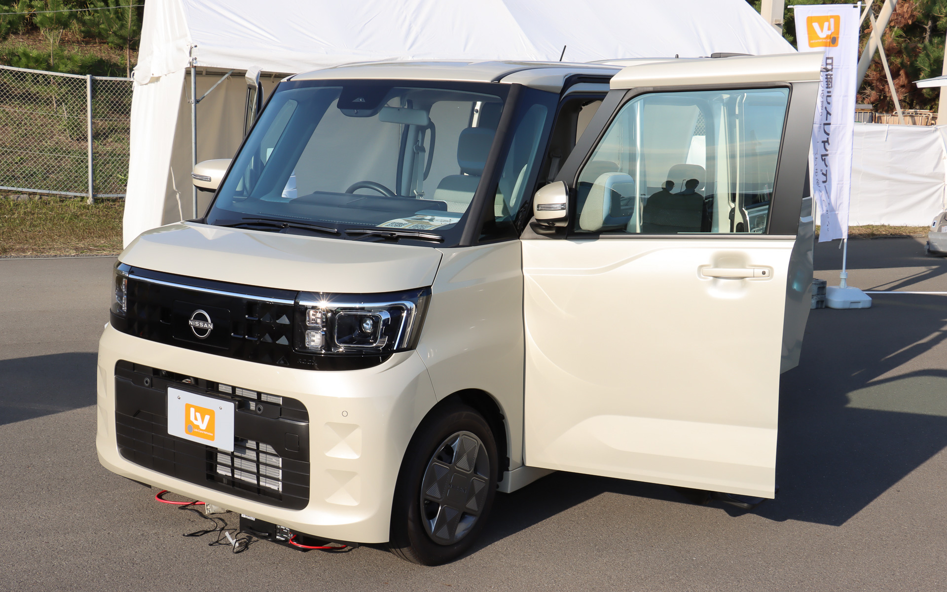 「ルークス 助手席スライドアップシート」