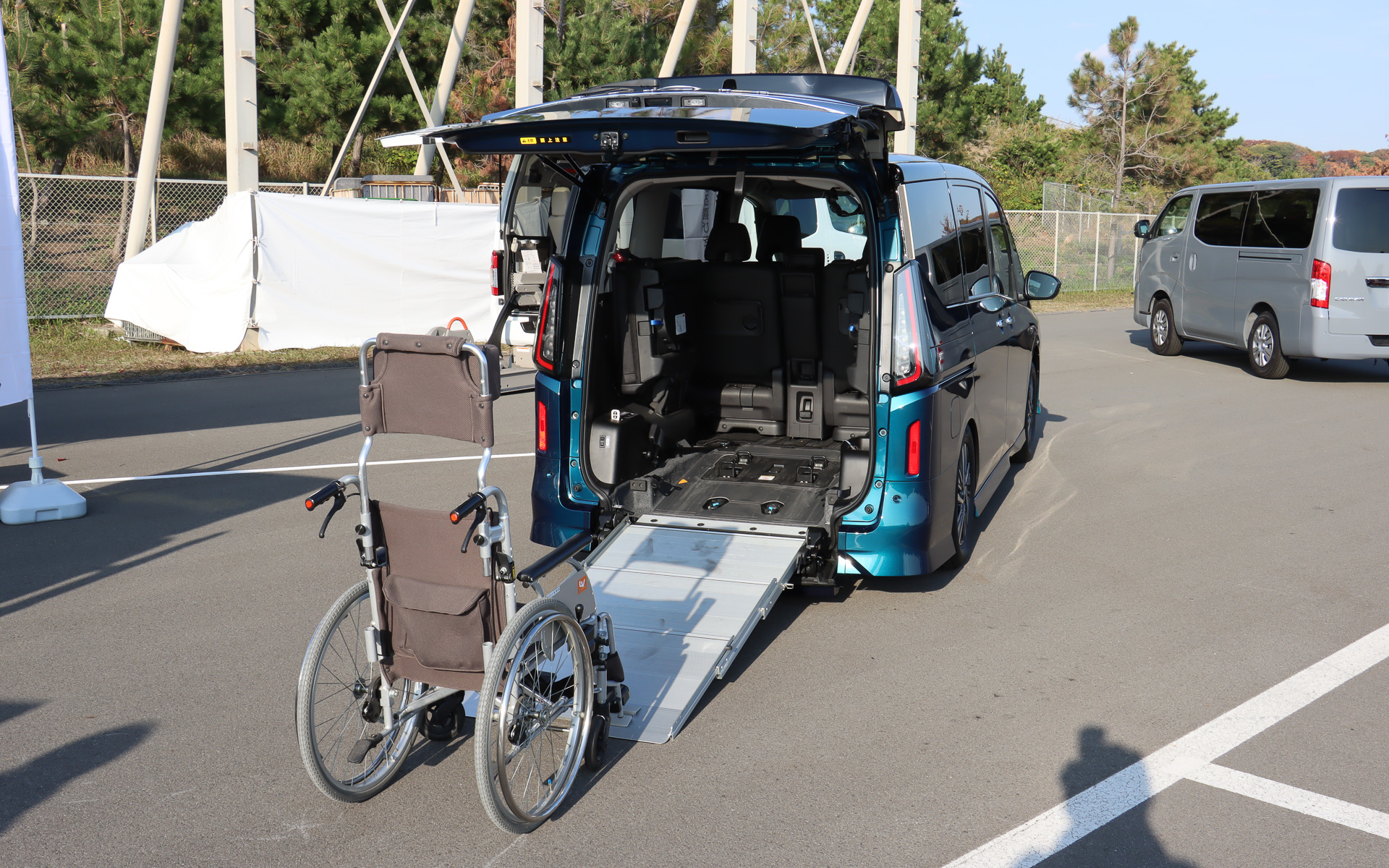 「セレナ チェアキャブ スロープタイプ」