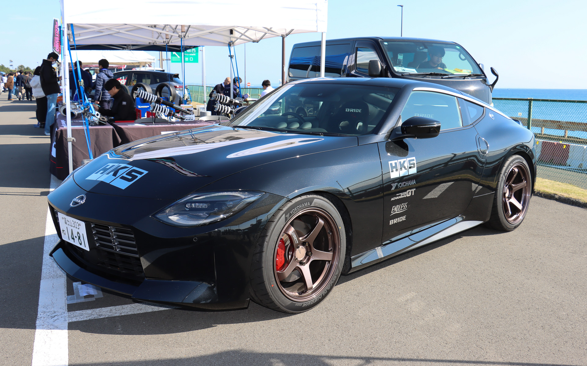 HKS製品を装着したフェアレディZのデモカーを展示