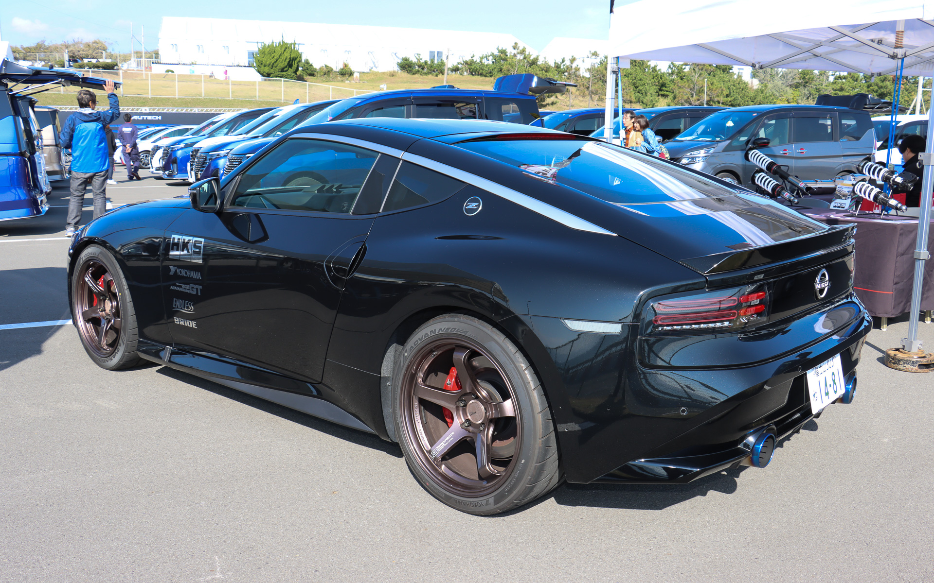 HKS製品を装着したフェアレディZのデモカーを展示