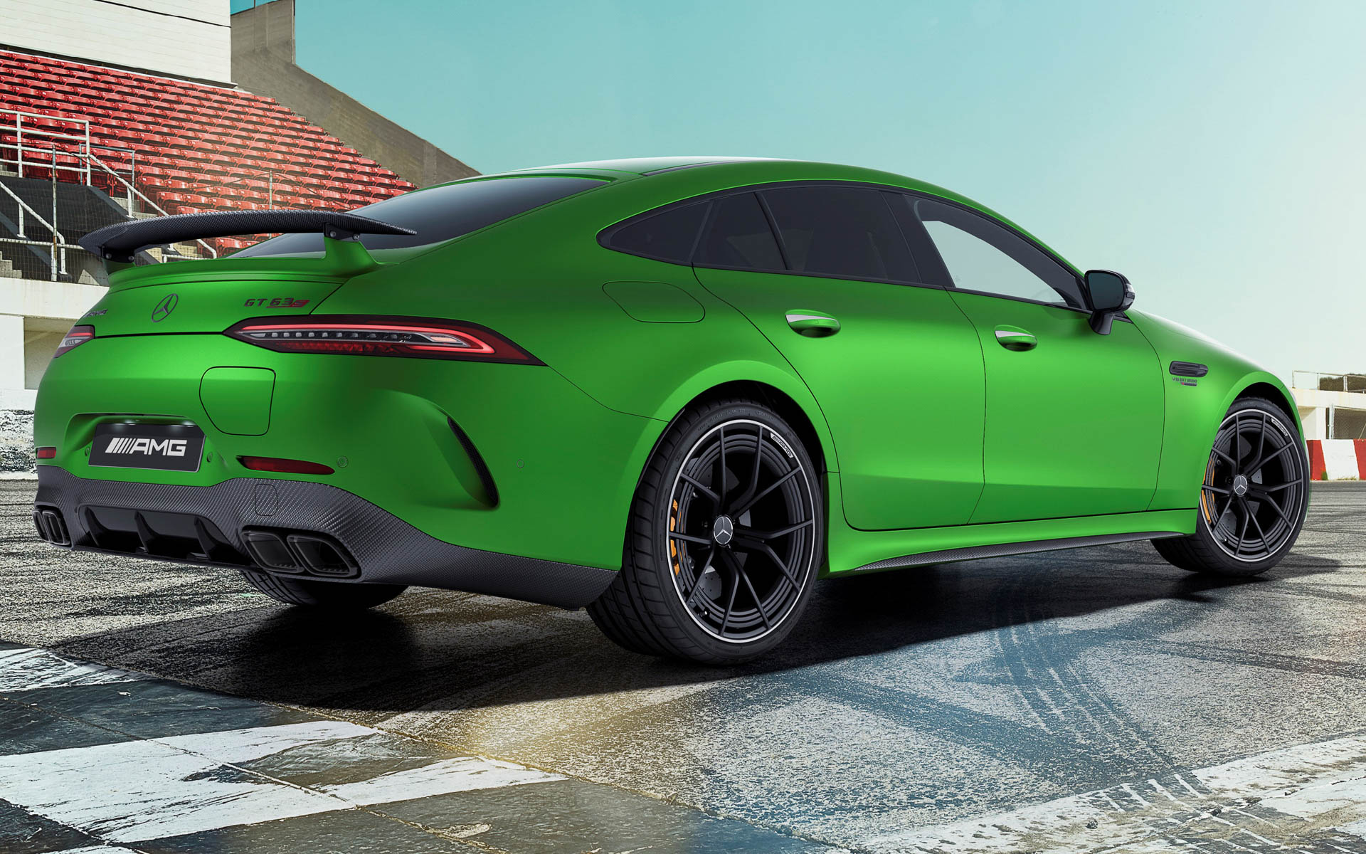 限定モデル専用外装色として「AMGグリーンヘルマグノ（マット）」を初採用