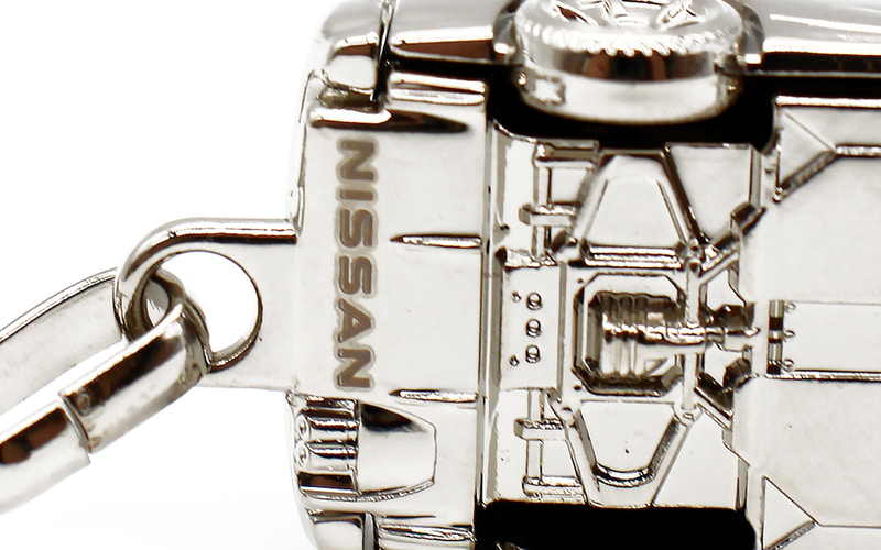 日産「スカイラインGT-R（BNR34）」をモチーフにした「メタルキー