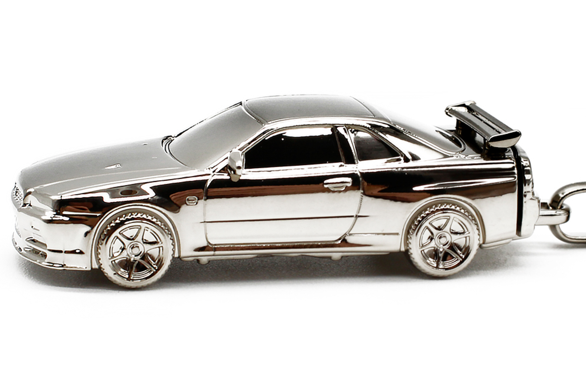 小さいながらもGT-Rのフォルムを細部にまで再現