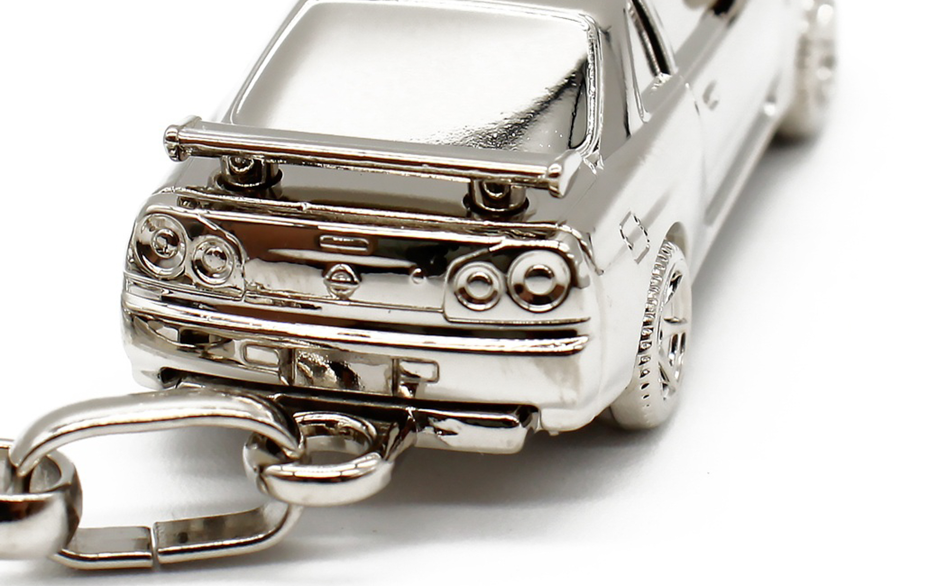 小さいながらもGT-Rのフォルムを細部にまで再現