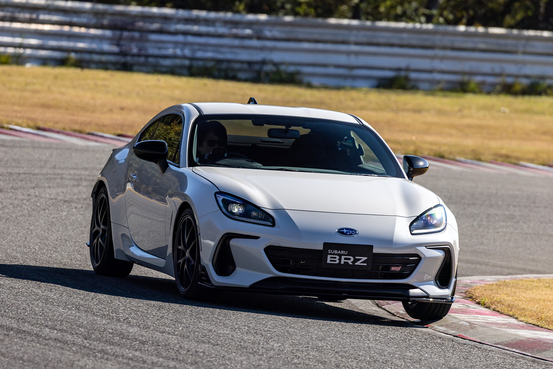 BRZ STI Sport TYPE RAは荷重のかかり方が穏やかで、旋回はキビキビしている