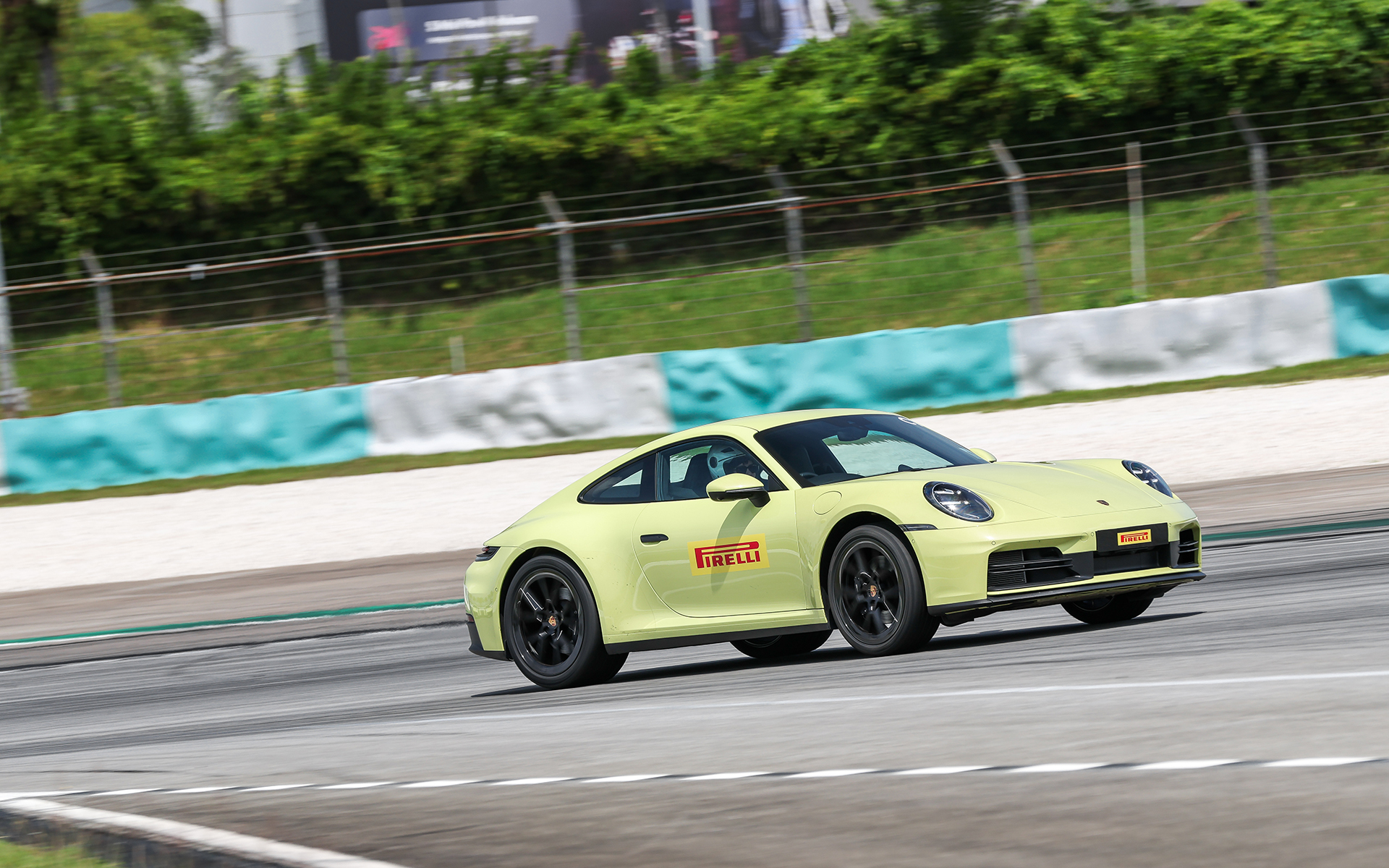 P ZERO Rはクルマのコントロールを安全に学べるタイヤと感じた