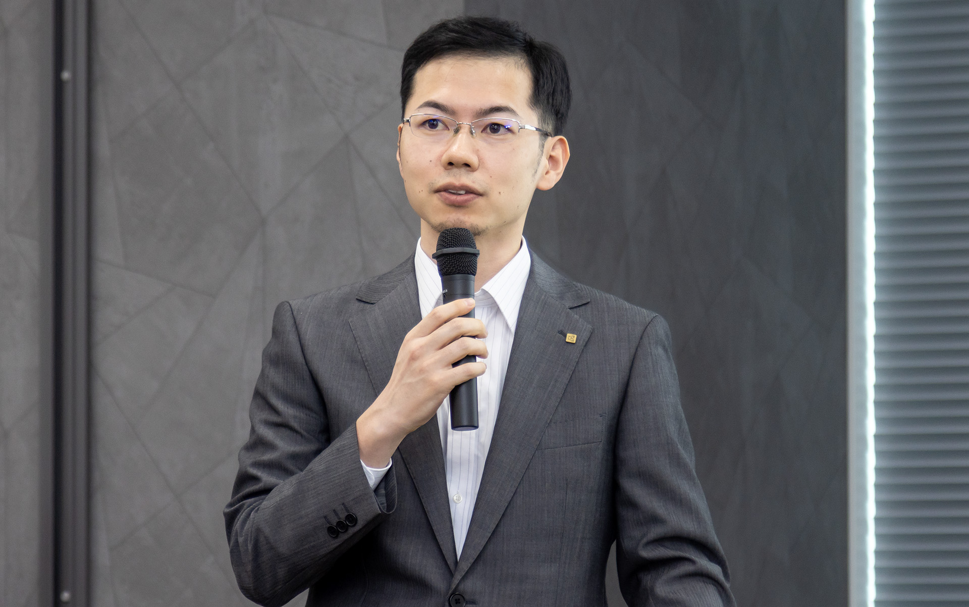 京セラ株式会社 研究開発本部要素技術研究開発統括部 先進技術研究所第1基盤技術ラボ 戸枝佳駿氏