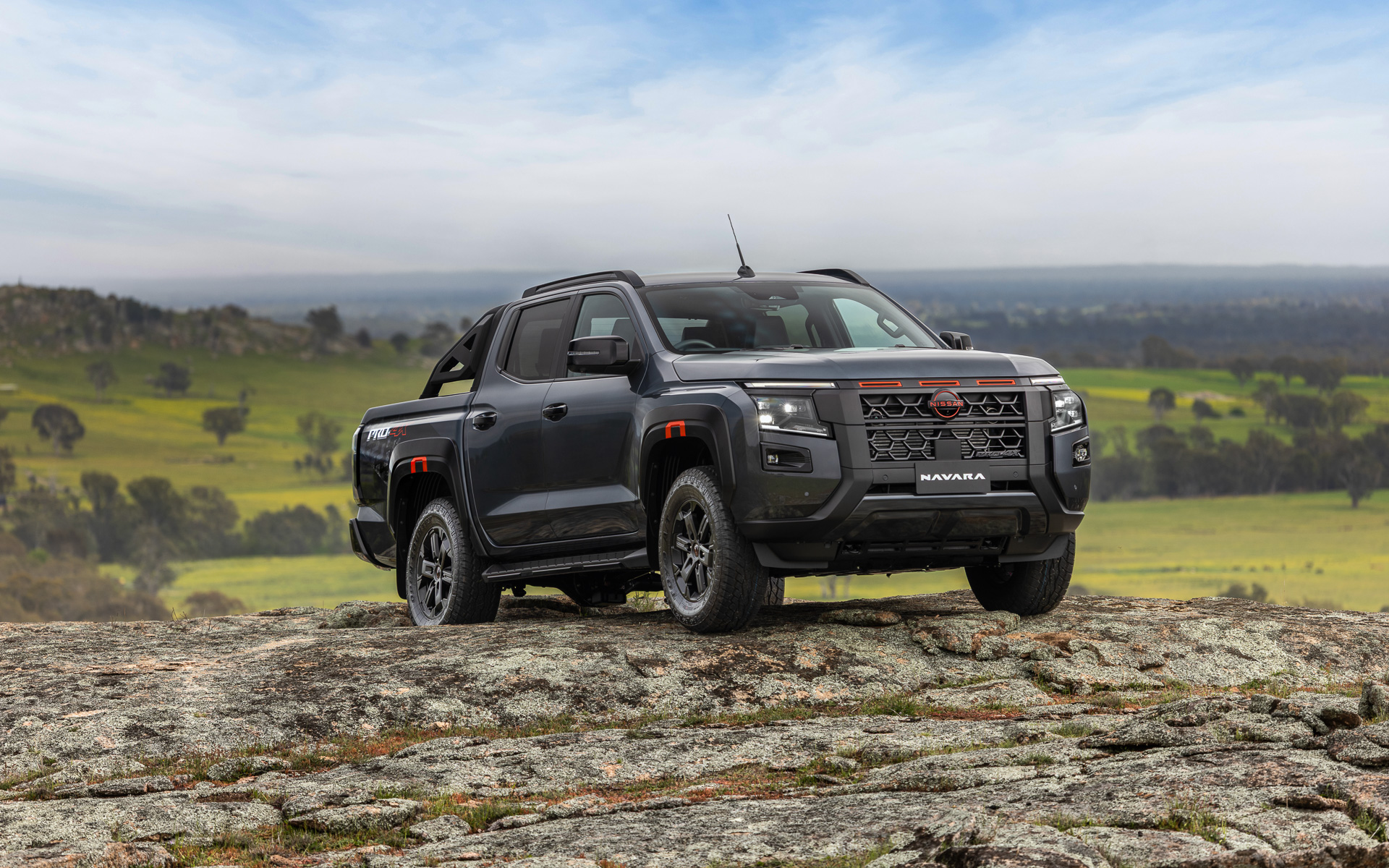 新型ピックアップトラック「ナバラ」