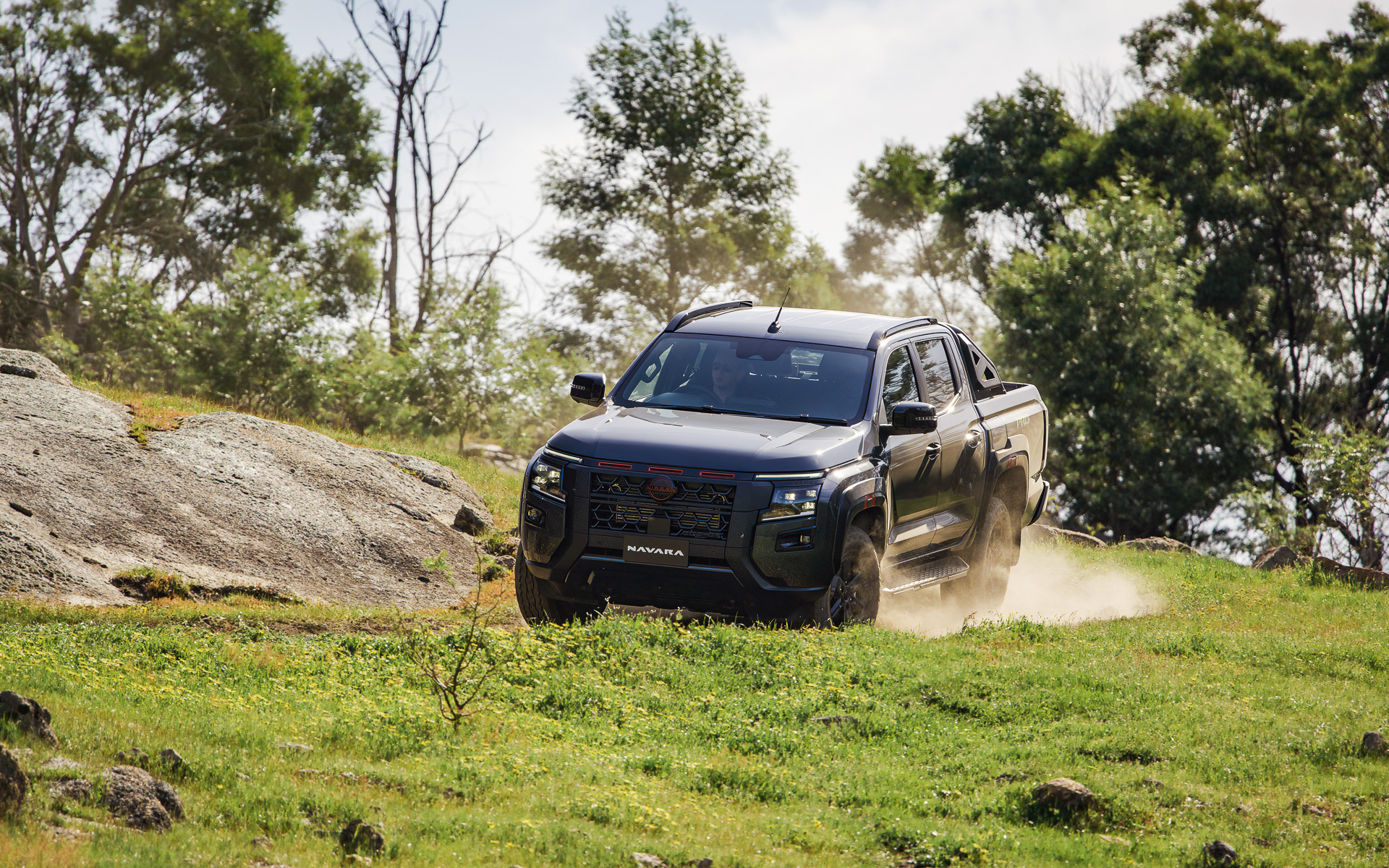 新型ピックアップトラック「ナバラ」