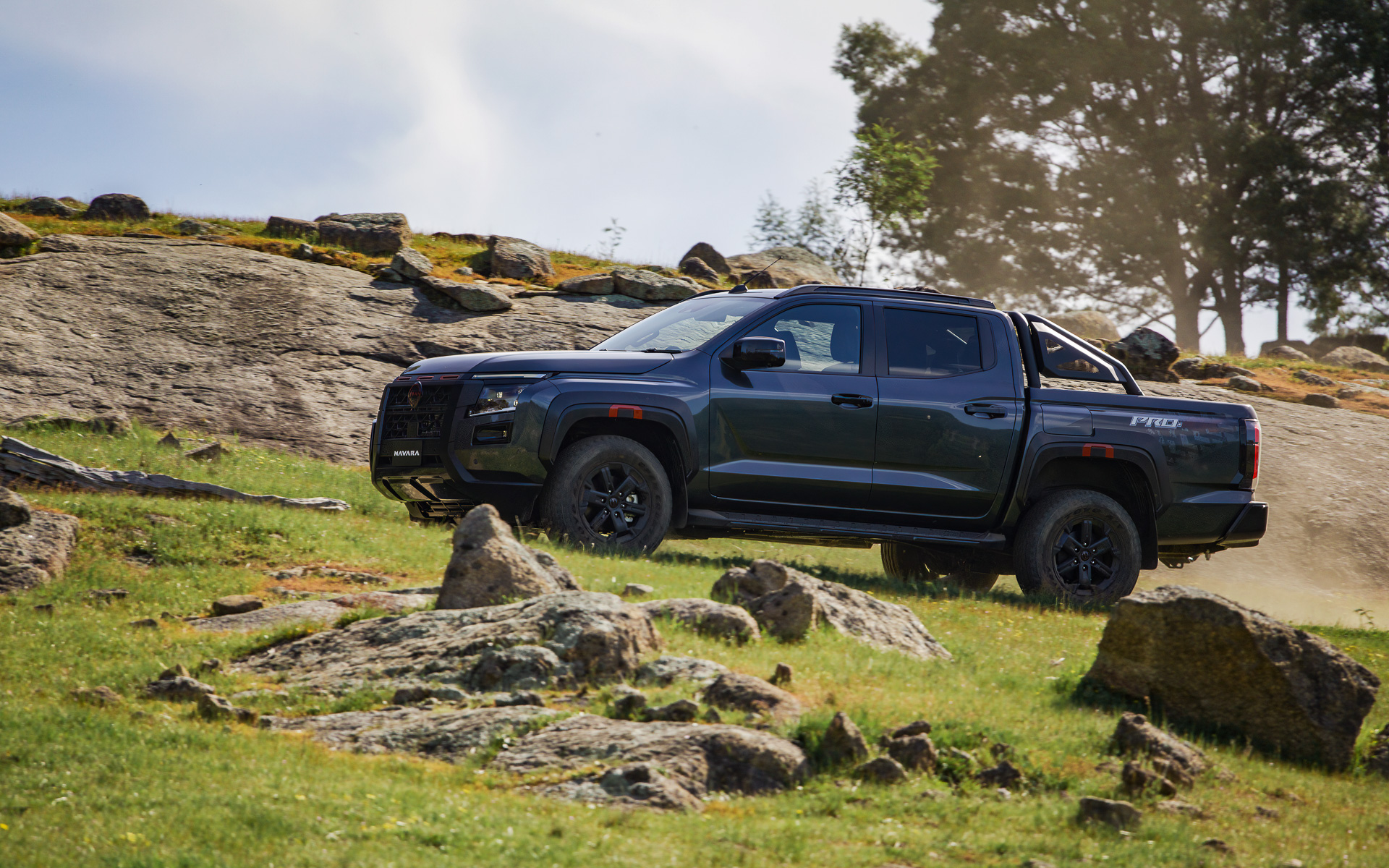 新型ピックアップトラック「ナバラ」