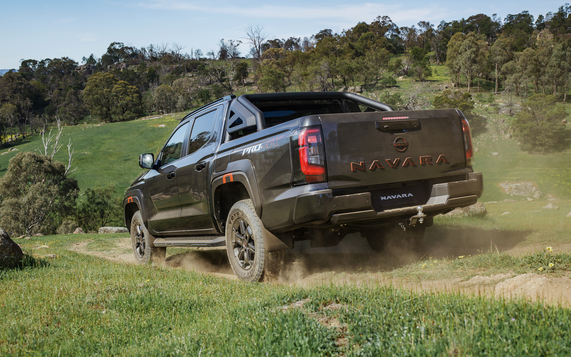 新型ピックアップトラック「ナバラ」