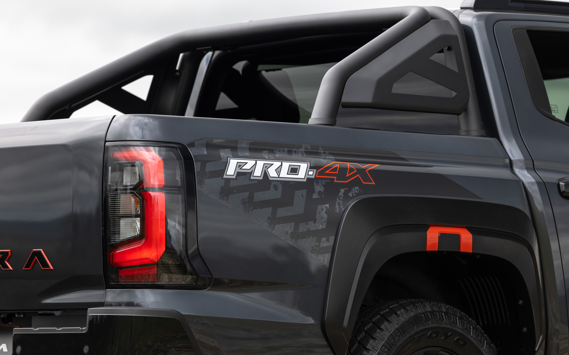 新型ピックアップトラック「ナバラ」