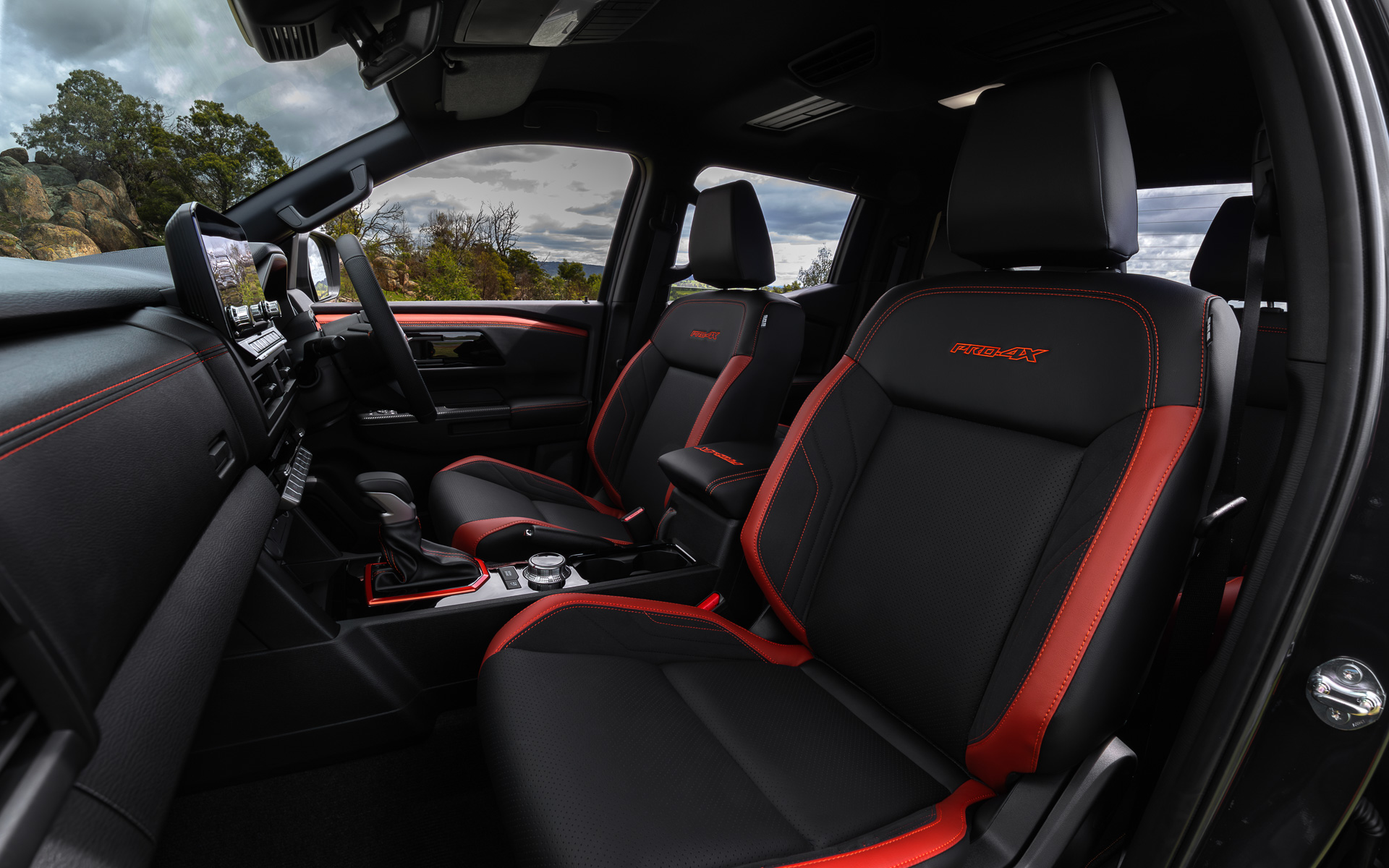 新型ピックアップトラック「ナバラ」