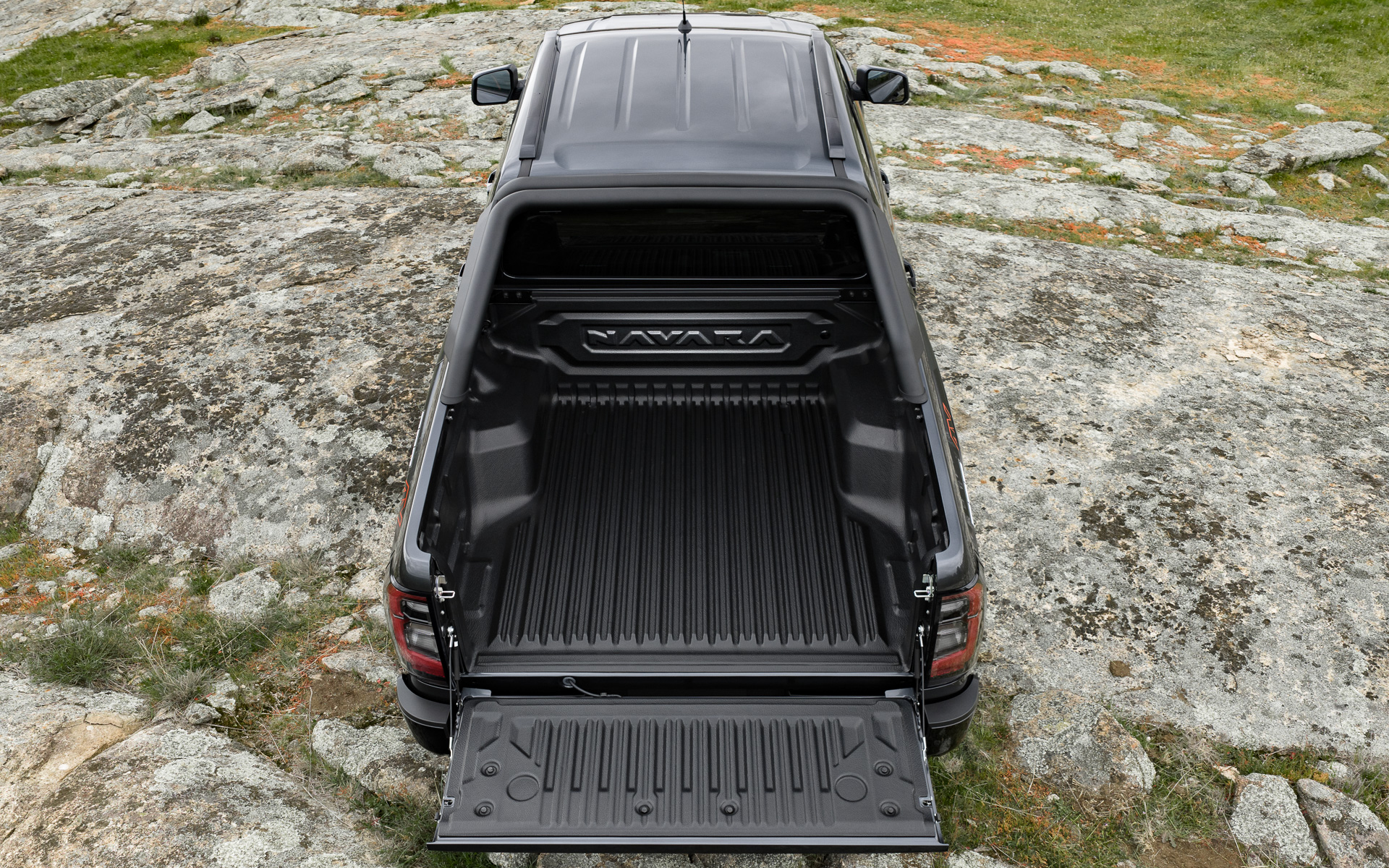 新型ピックアップトラック「ナバラ」