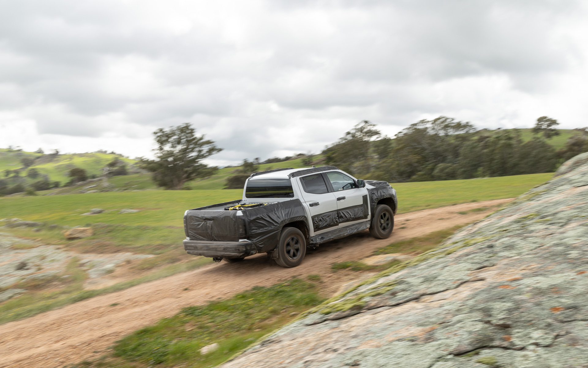 新型ピックアップトラック「ナバラ」