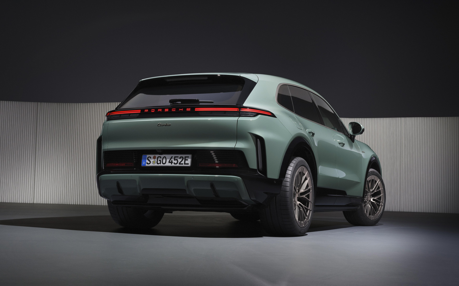 新型「カイエン・ターボ・エレクトリック」