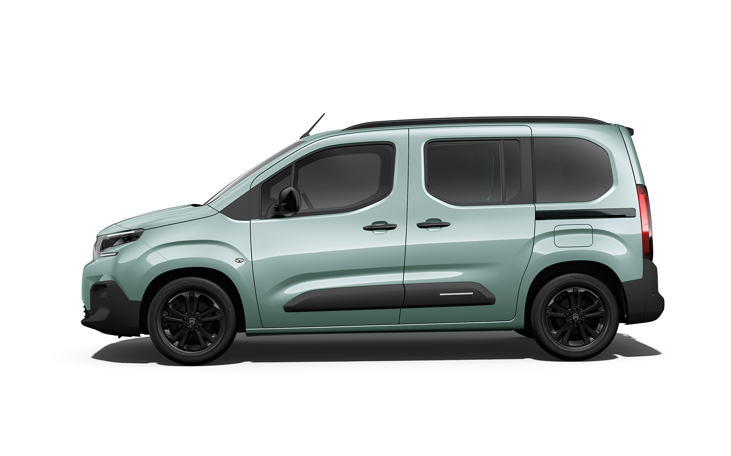 特別色として復活した「アクア グリーン」（画像はベルランゴ MAX BlueHDi）