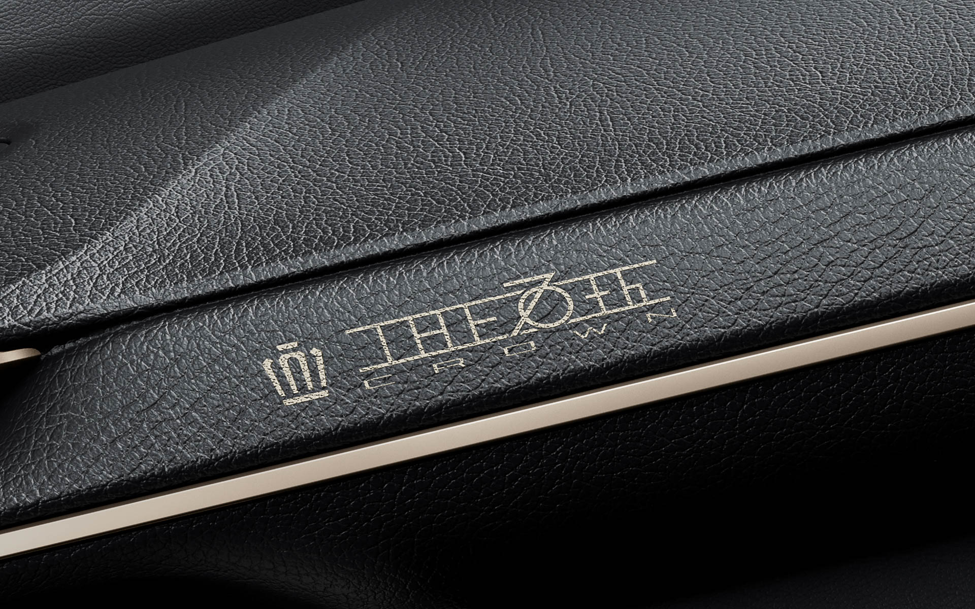 専用レーザー加飾（THE 70thロゴ入り/インストルメントパネル）