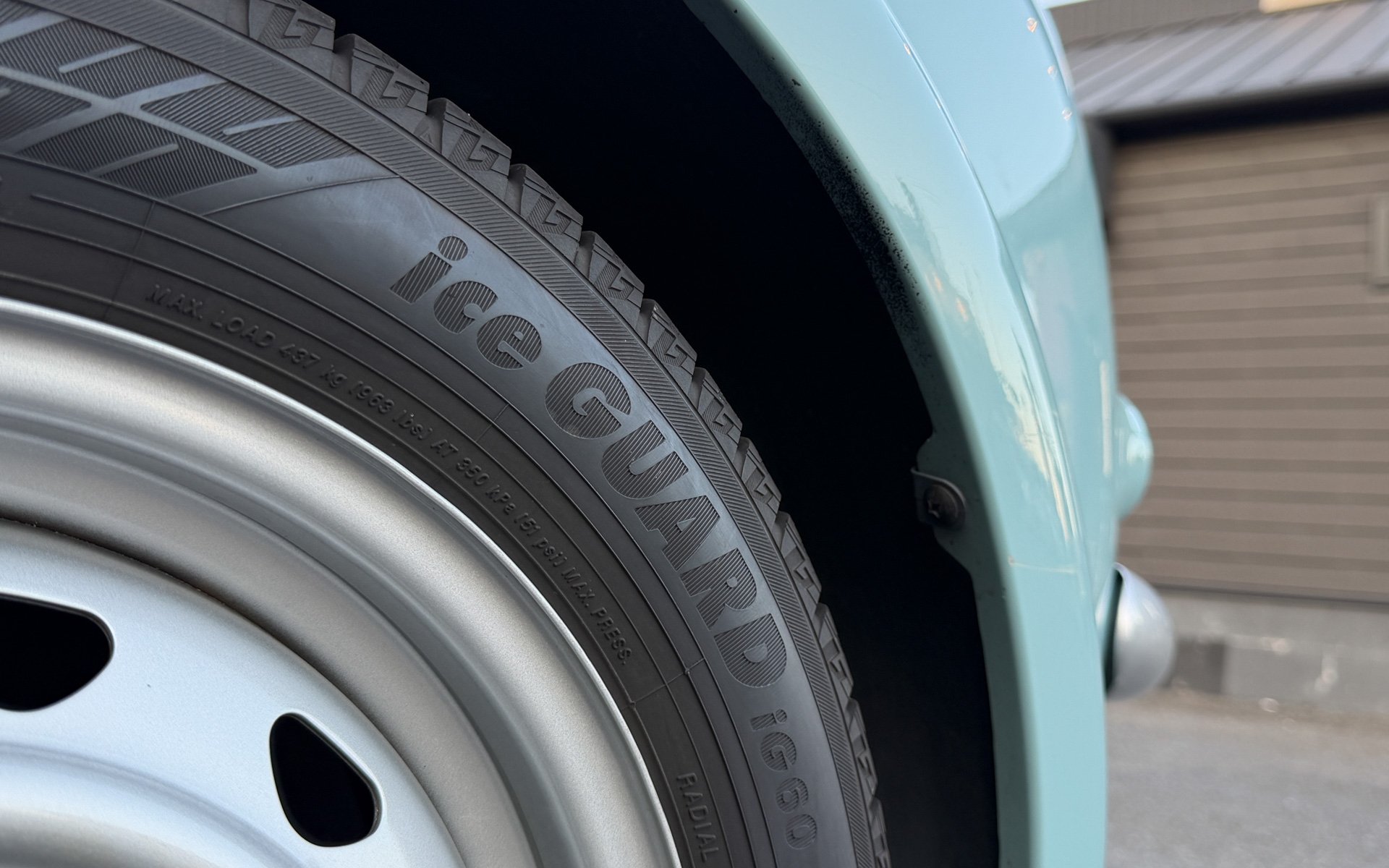 14インチのスタッドレスタイヤをセレクト