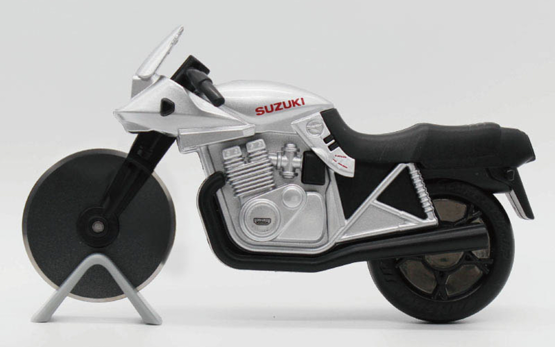 シルバーも販売中