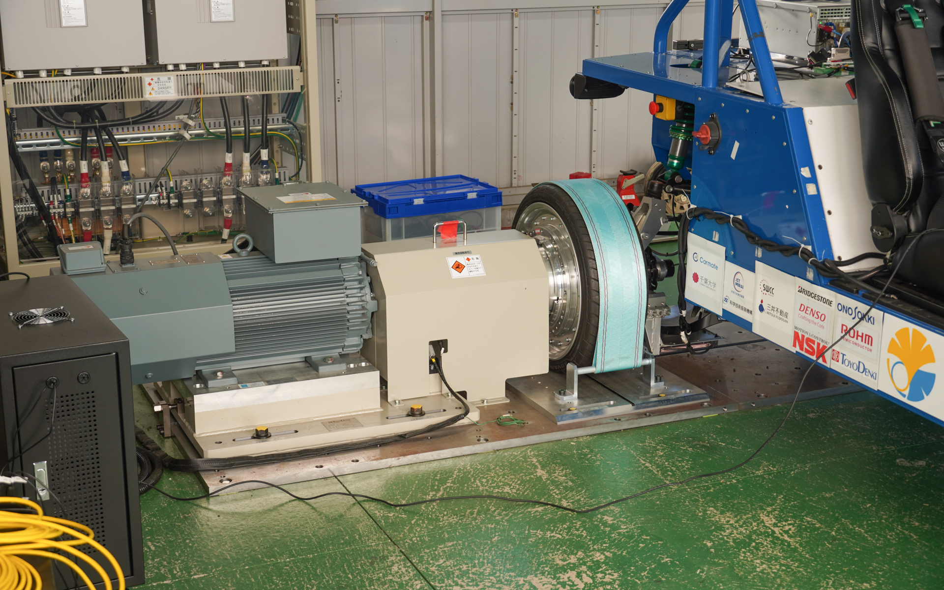 台上試験装置の「RC-S」。直接、車軸と結んで測定している