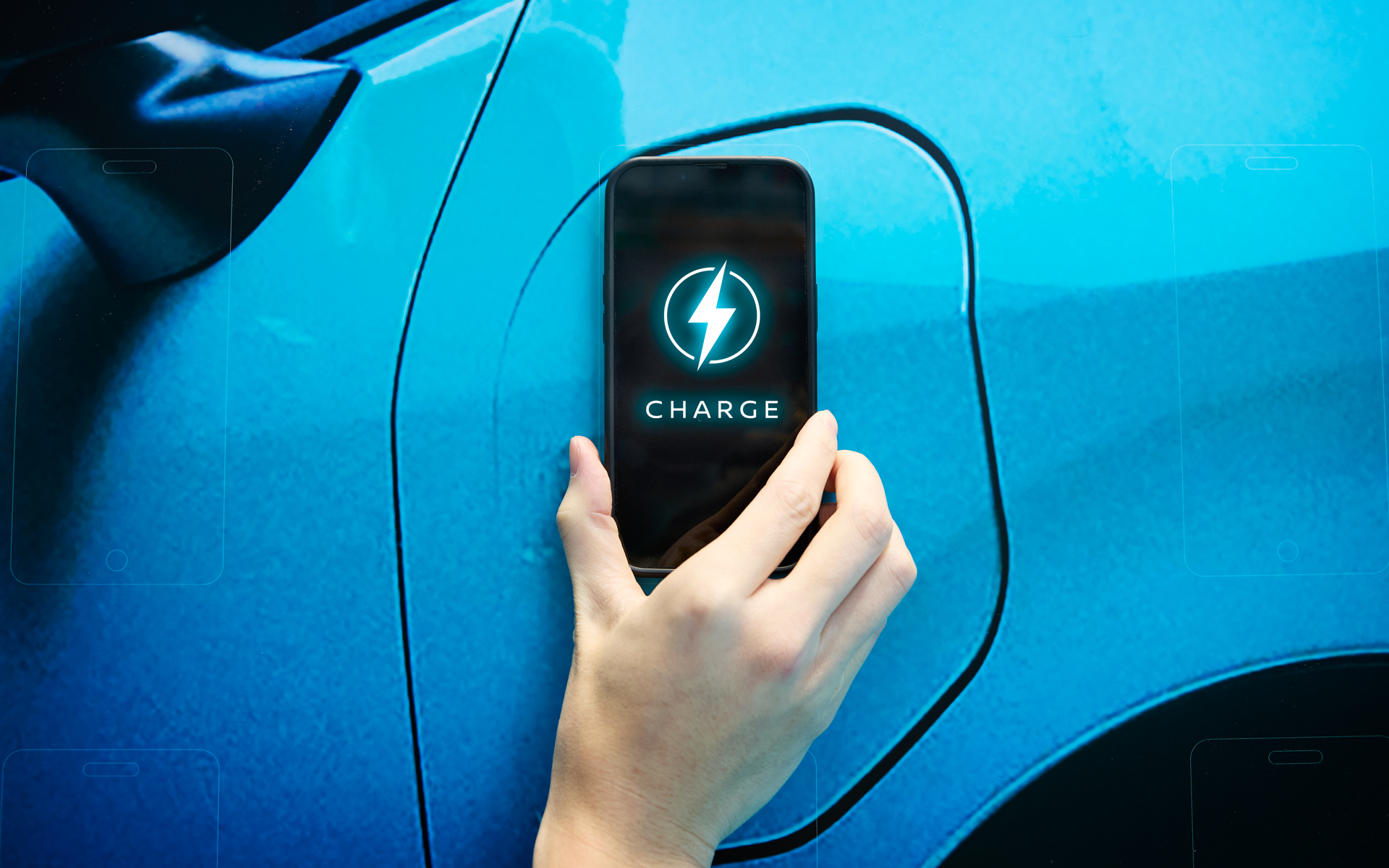 スマートフォンを近づけると、スマホの充電がスタートする