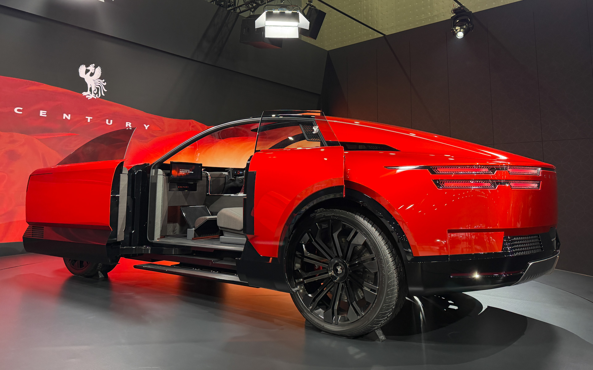 センチュリーのコンセプトモデルが登場した