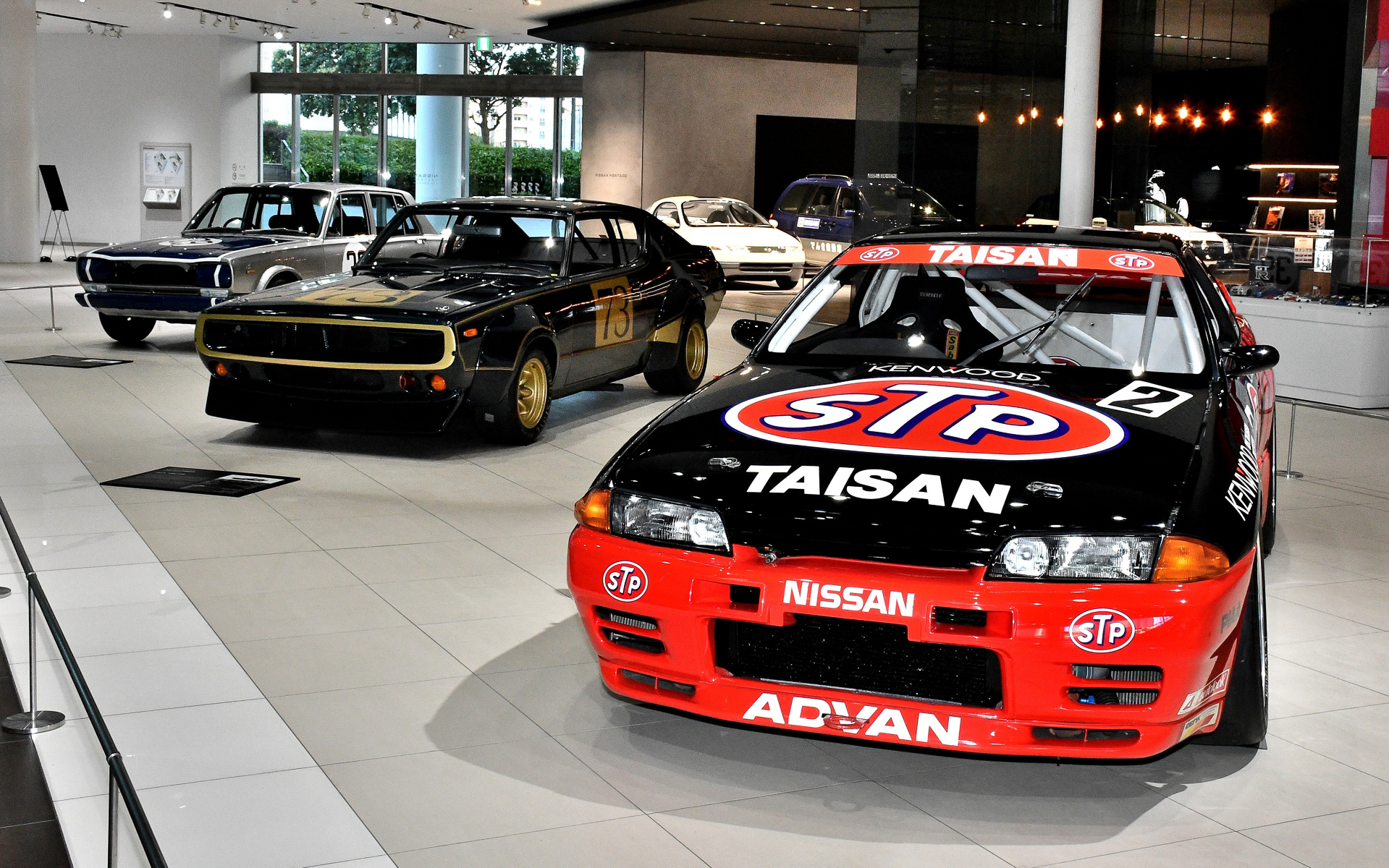 会場には市販車両からレース車両まで歴代GT-Rが並べられる